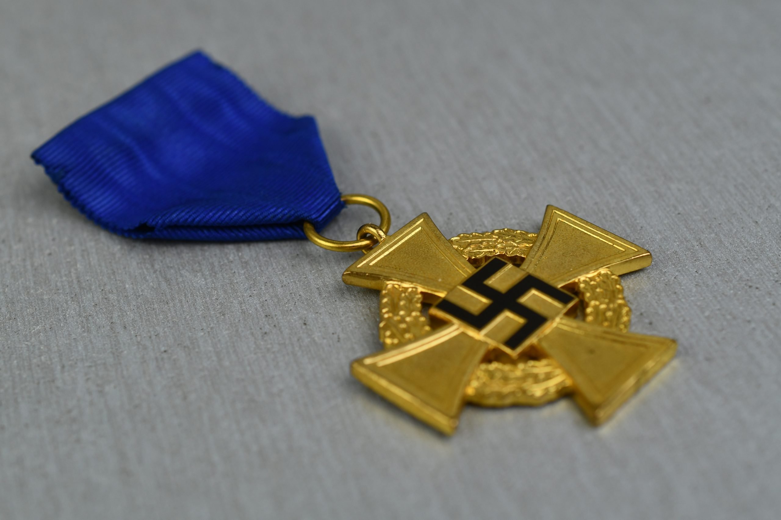 German gold 40 years faithful service medal in box — image 4