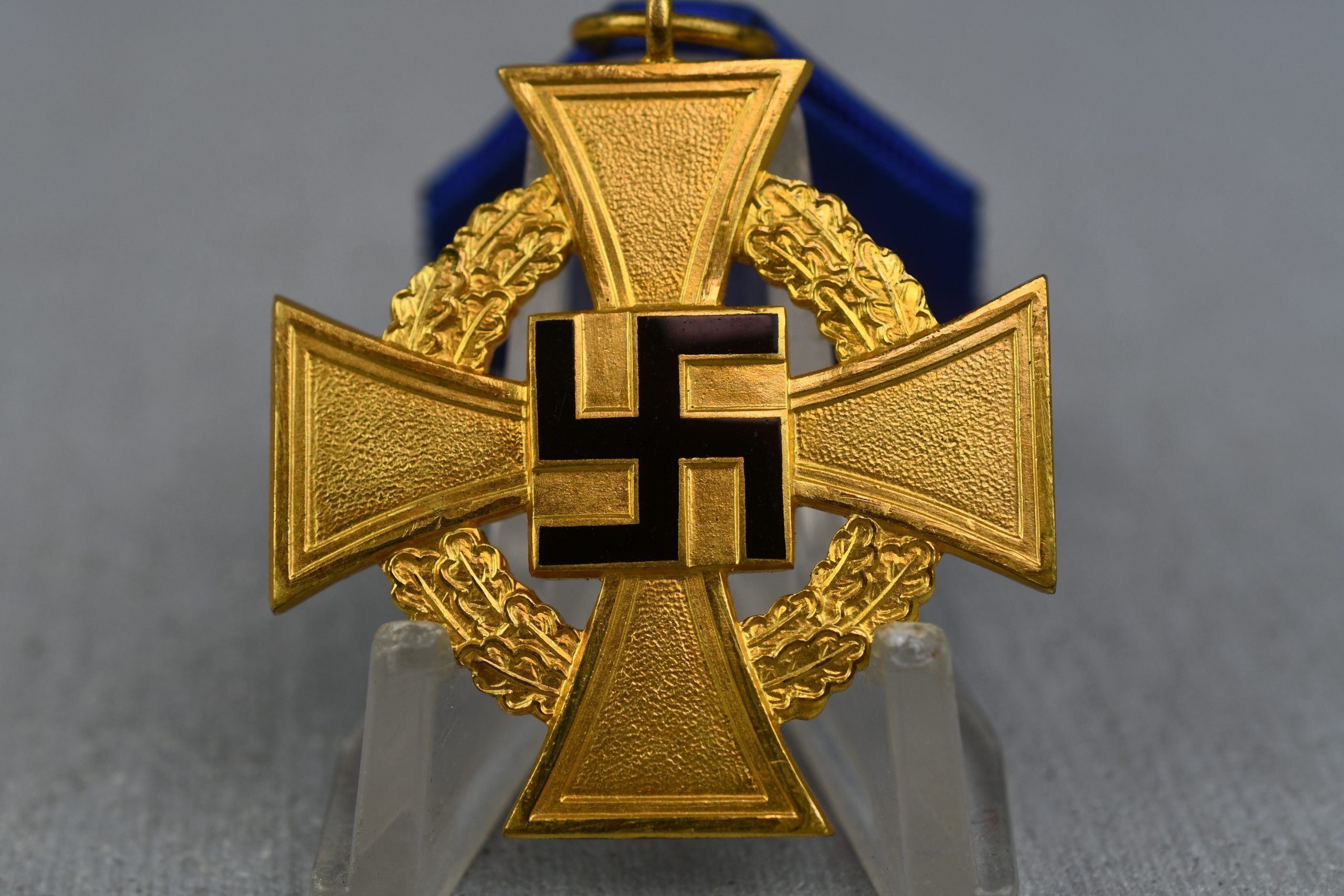 German gold 40 years faithful service medal in box by Deshler & Sohn — image 2