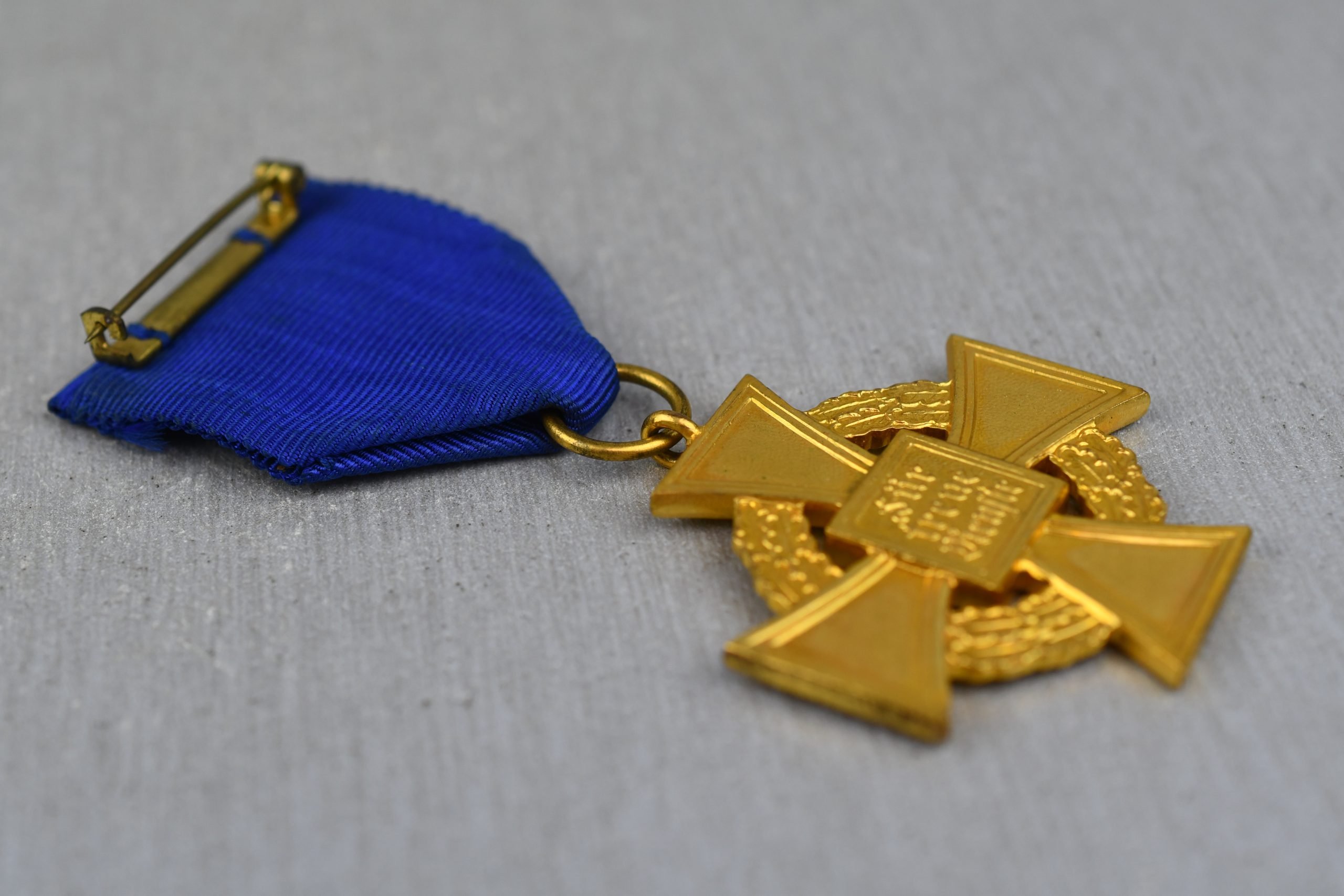 German gold 40 years faithful service medal in box by Deshler & Sohn — image 5