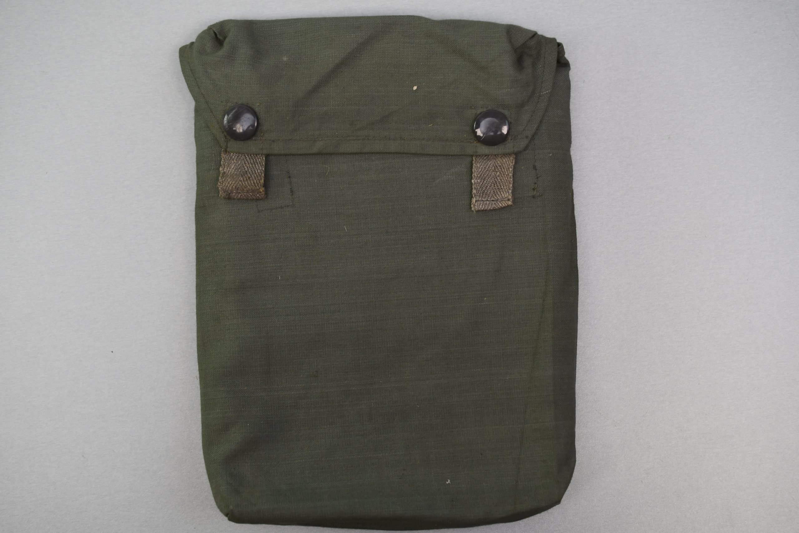 Complete Wehrmacht gascape with pouch 1942 — image 2