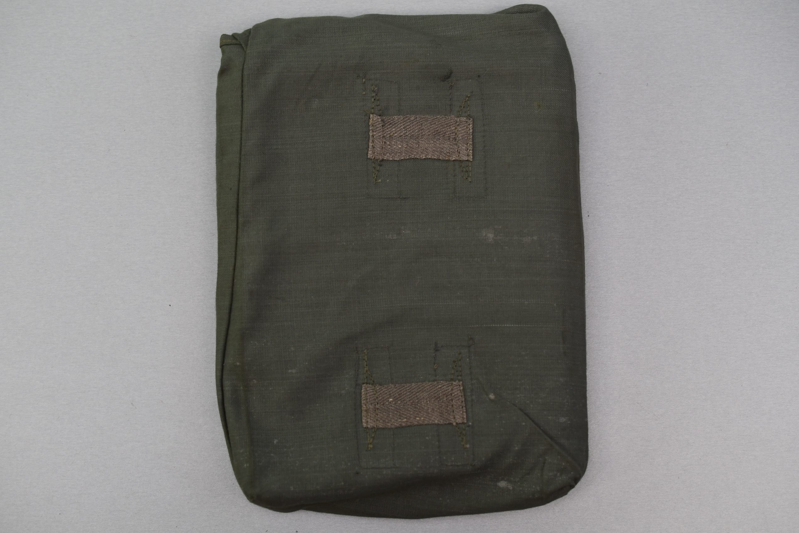 Complete Wehrmacht gascape with pouch 1942 — image 3