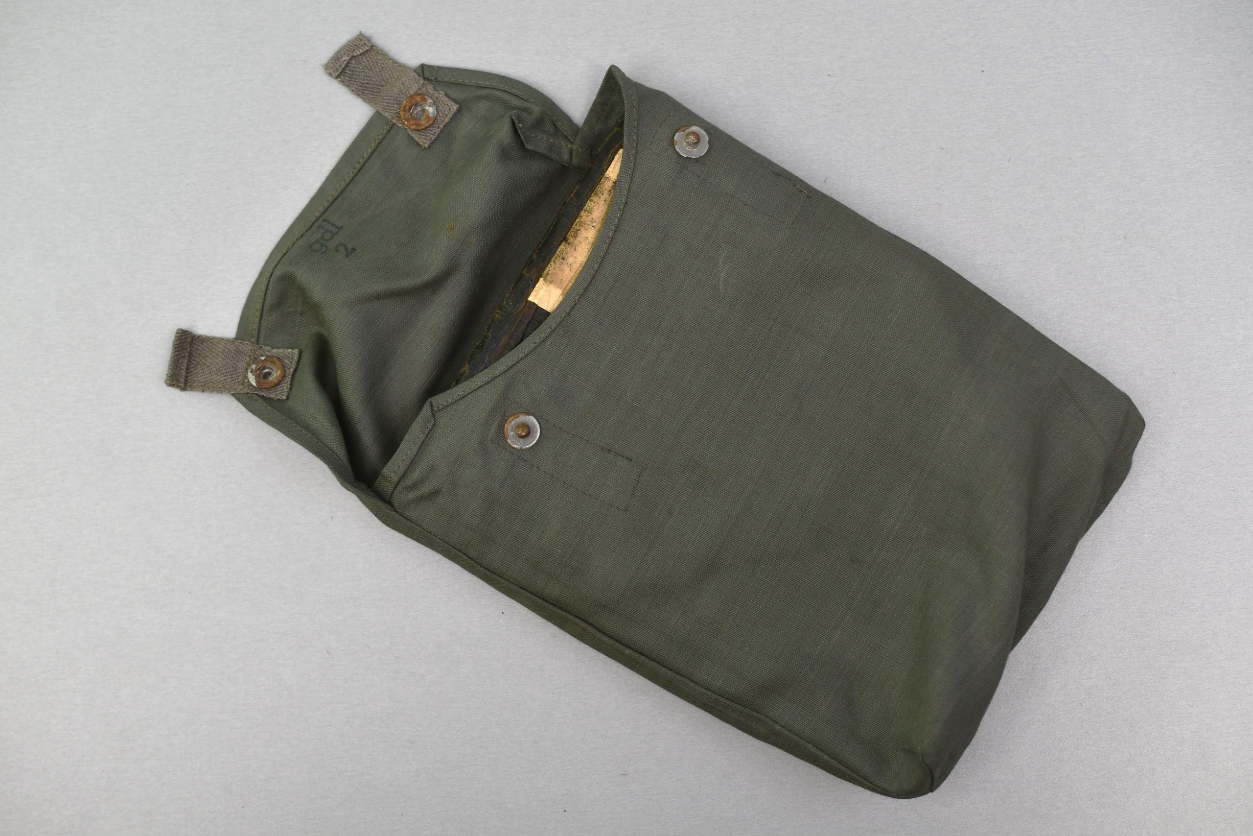 Complete Wehrmacht gascape with pouch 1942 — image 4