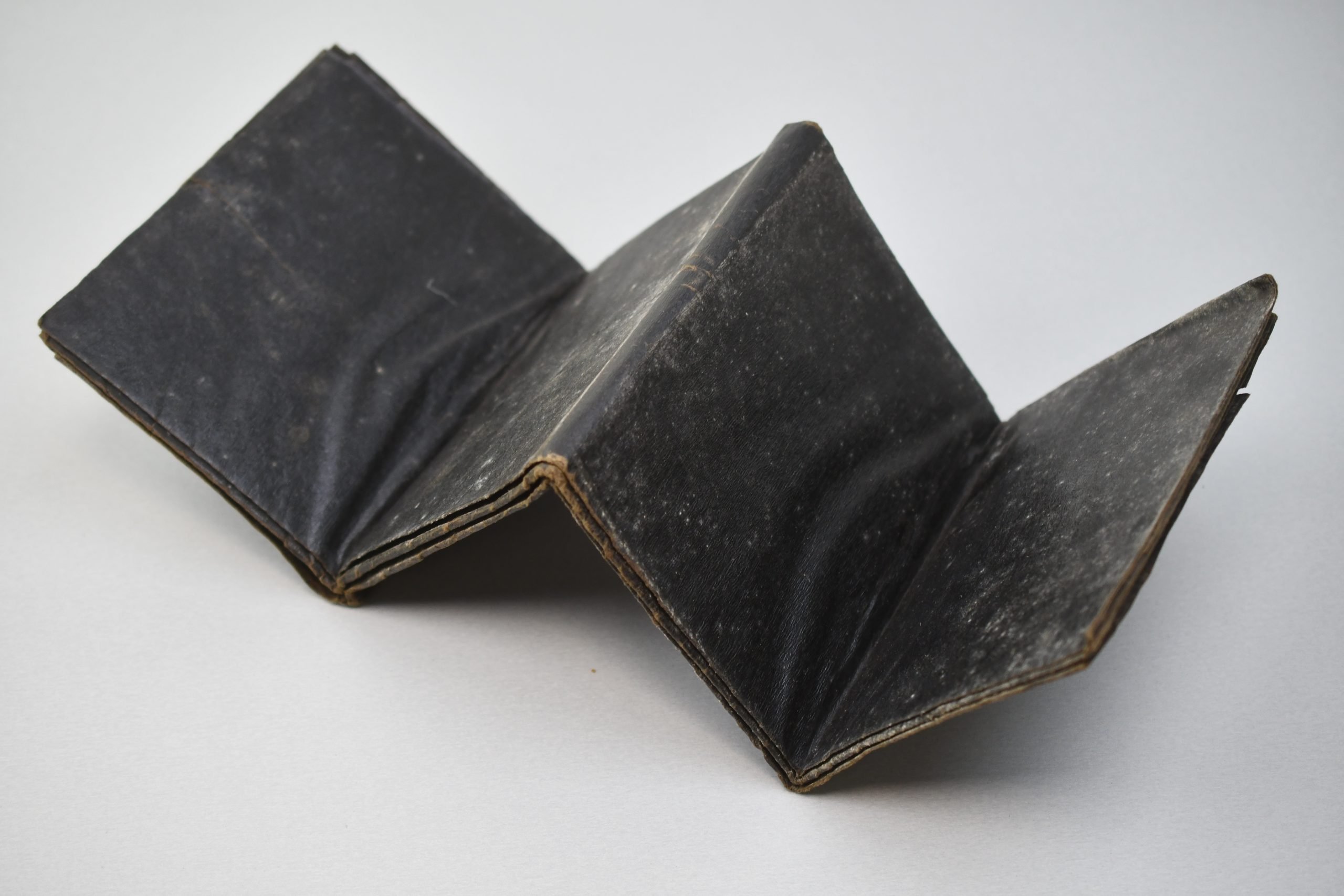 Complete Wehrmacht gascape with pouch 1942 — image 6