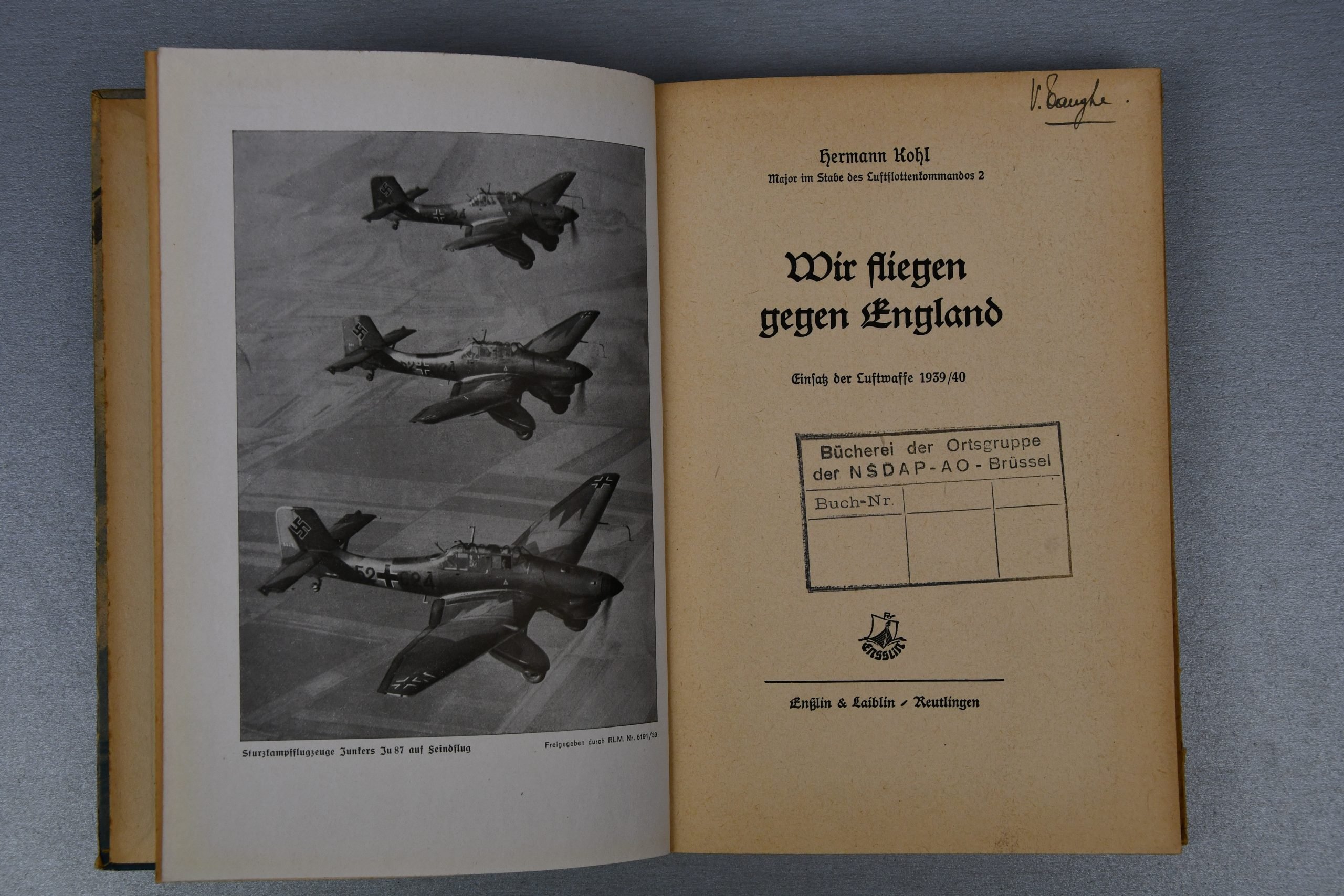 Hardcover book Wir fliegen gegen England by Hermann Kohl — image 2
