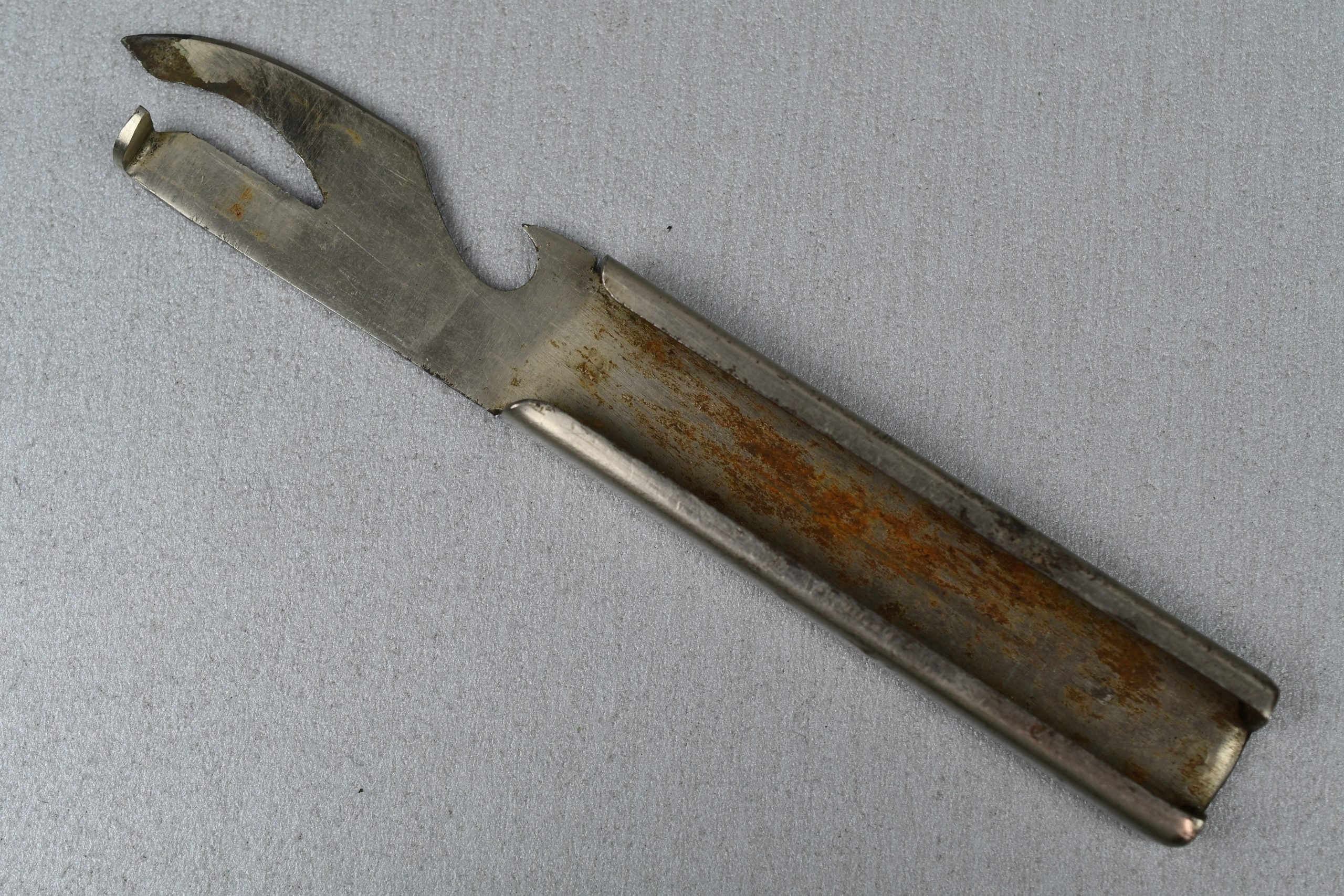 Wehrmacht 'Feldbesteck' can opener by F.W.W. 1943 — image 2