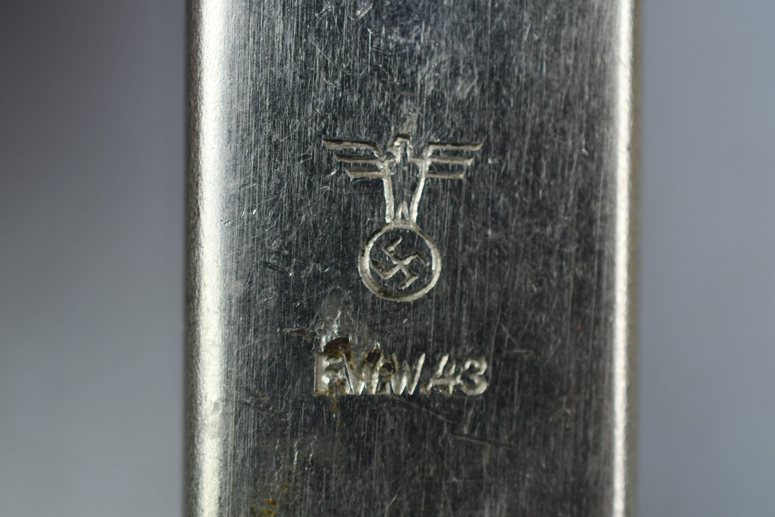 Wehrmacht 'Feldbesteck' can opener by F.W.W. 1943 — image 3