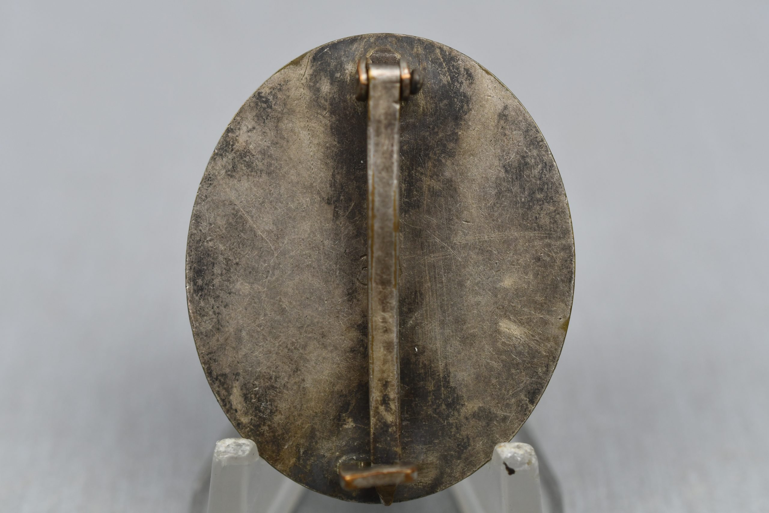 Silver wound badge in Buntmetall by '30' Hauptmünzamt Wien wide-pin variant — image 2