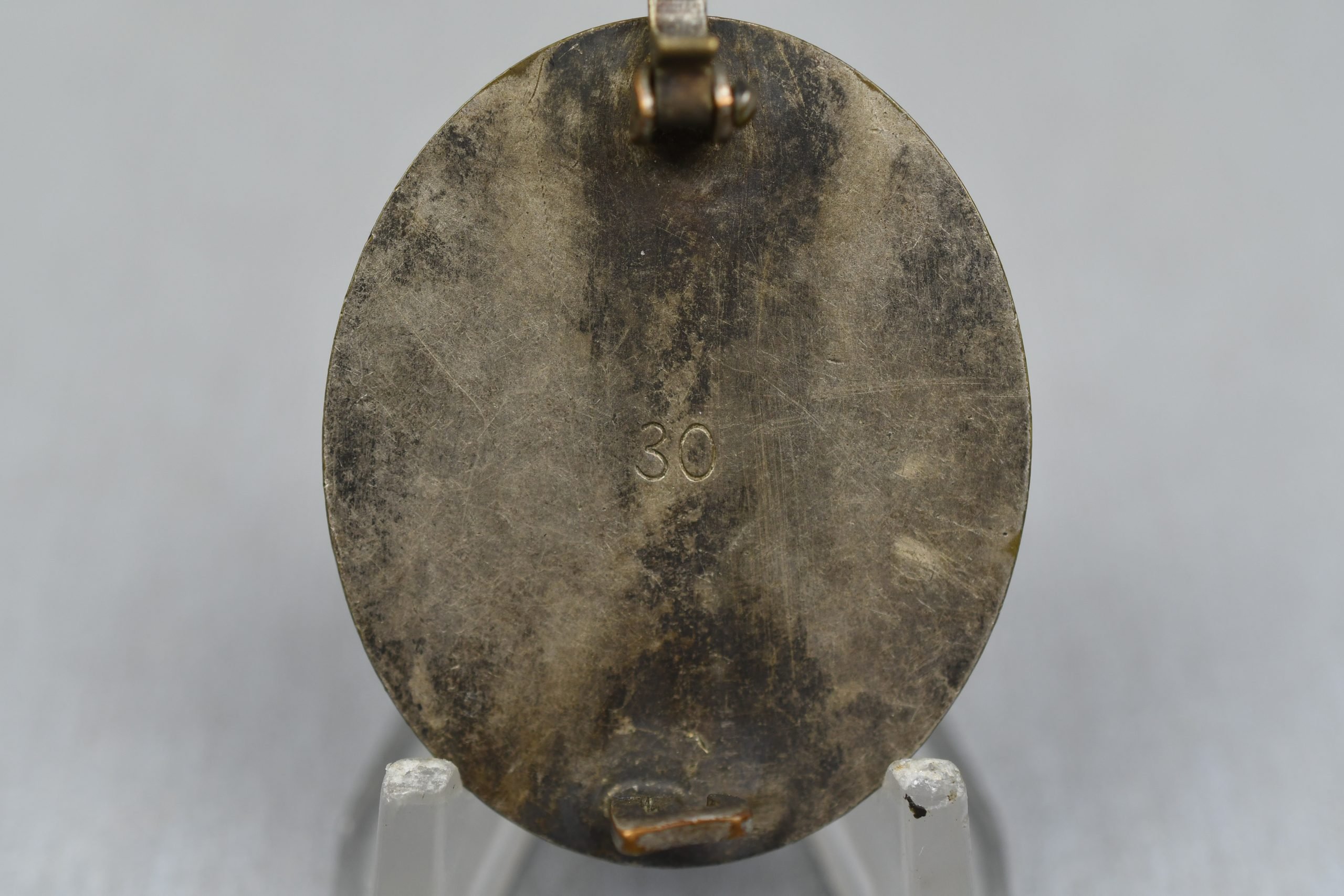 Silver wound badge in Buntmetall by '30' Hauptmünzamt Wien wide-pin variant — image 3