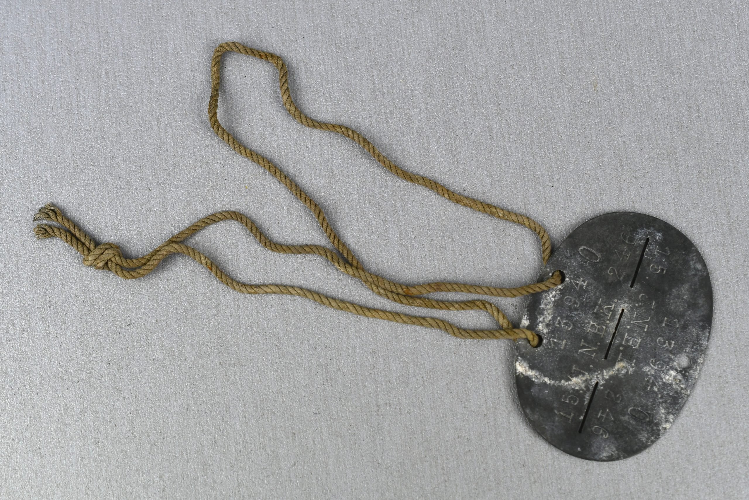Army (Heer) dog-tag 'Erkenningsmark' Infanterie-Nachrichten-Erzatz-Kolonne 246 — image 3