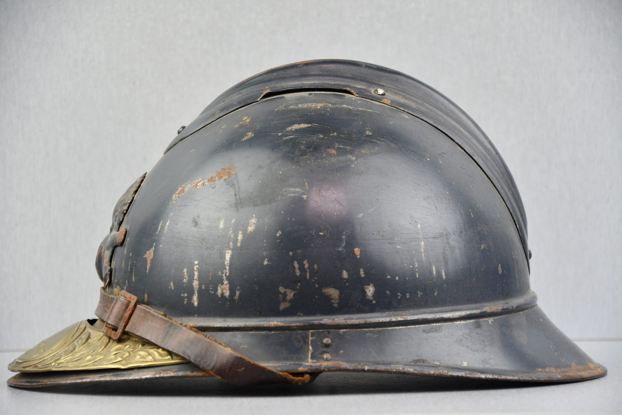 WW1 M1915 French Adrian helmet 104th Artillery Regiment with veteran plate — image 2