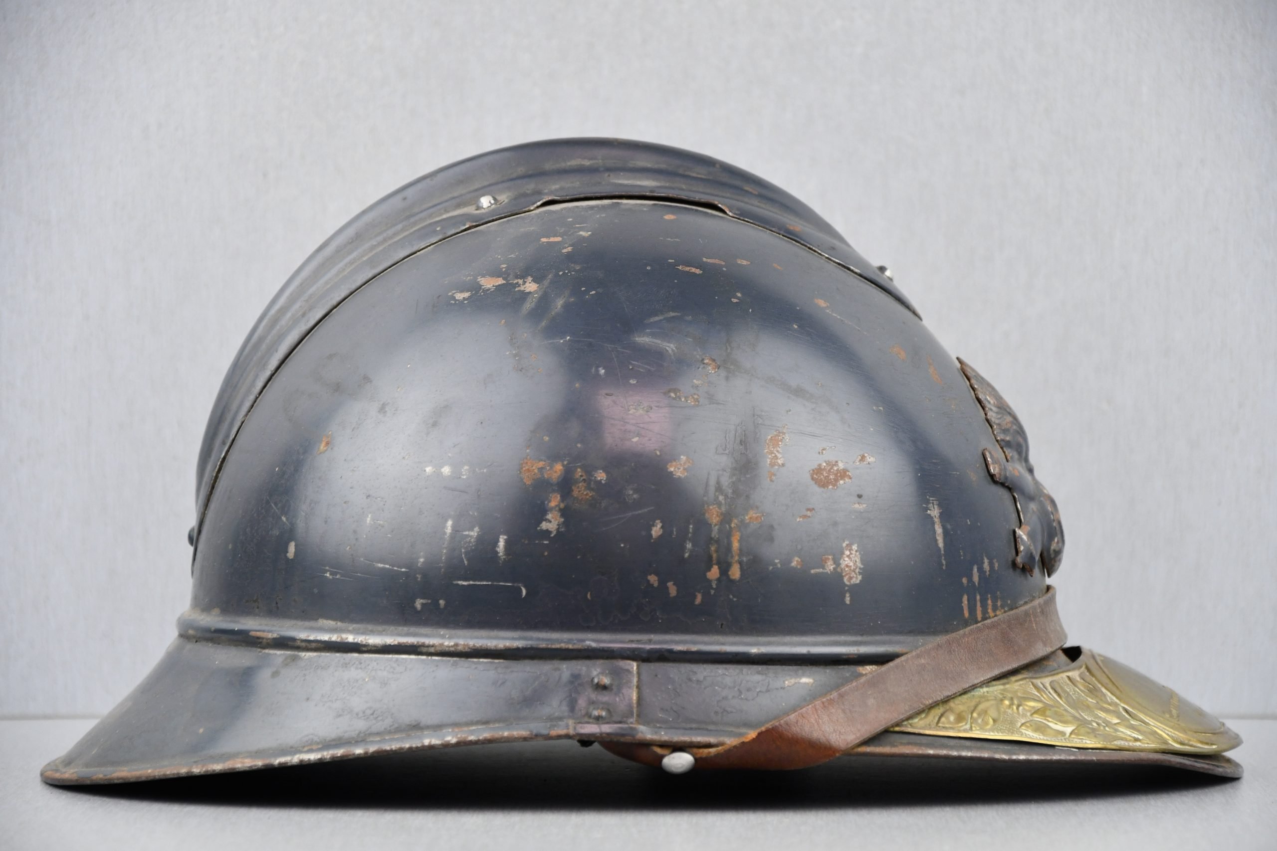 WW1 M1915 French Adrian helmet 104th Artillery Regiment with veteran plate — image 4