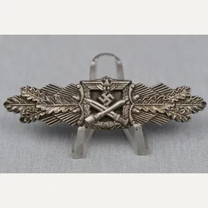 Silver Close Combat Clasp 'Nahkampfspange' by A.G.M.u.K.