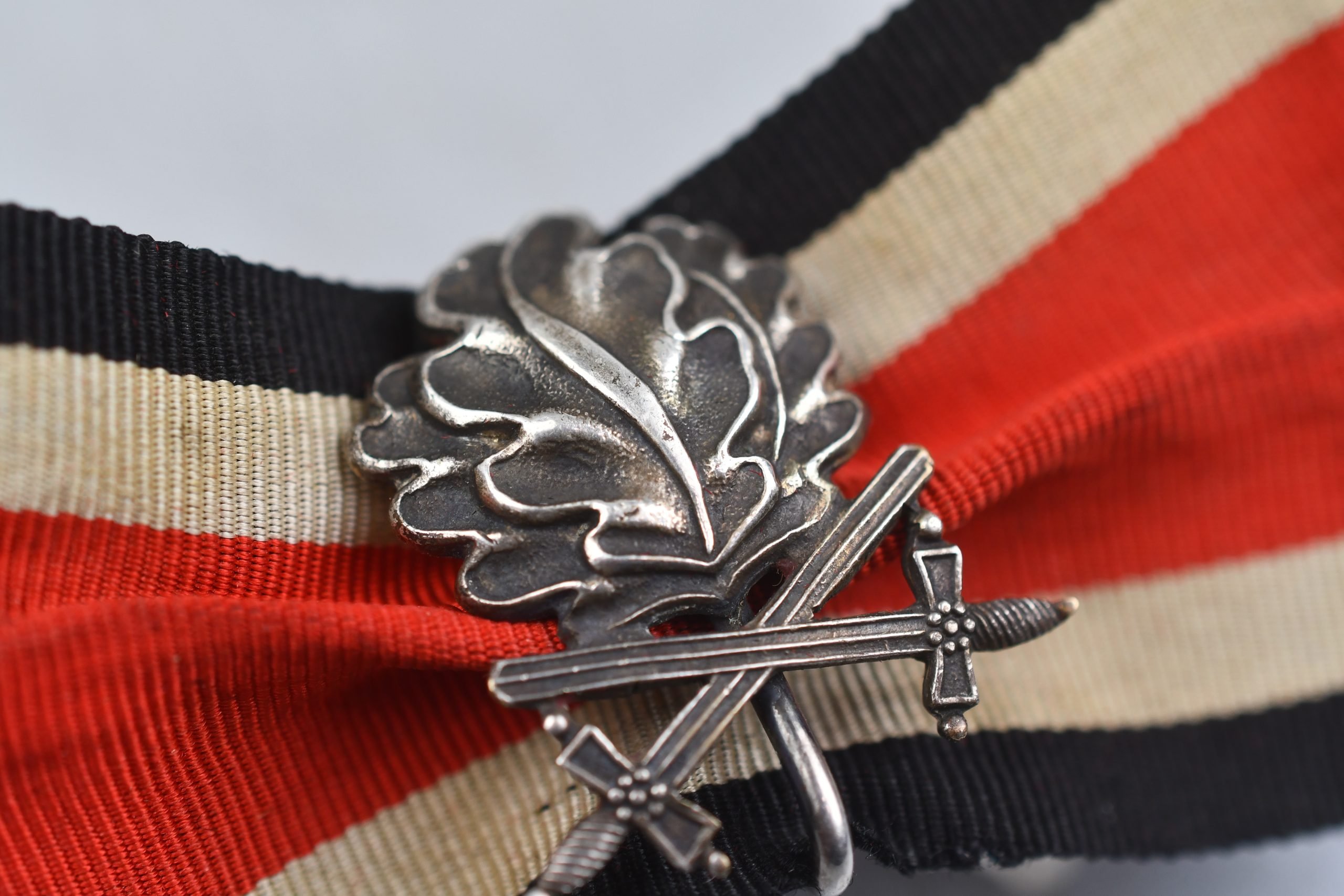 Museum quality reproduction of the German Knight's Cross oak leaves with swords '800' — image 8