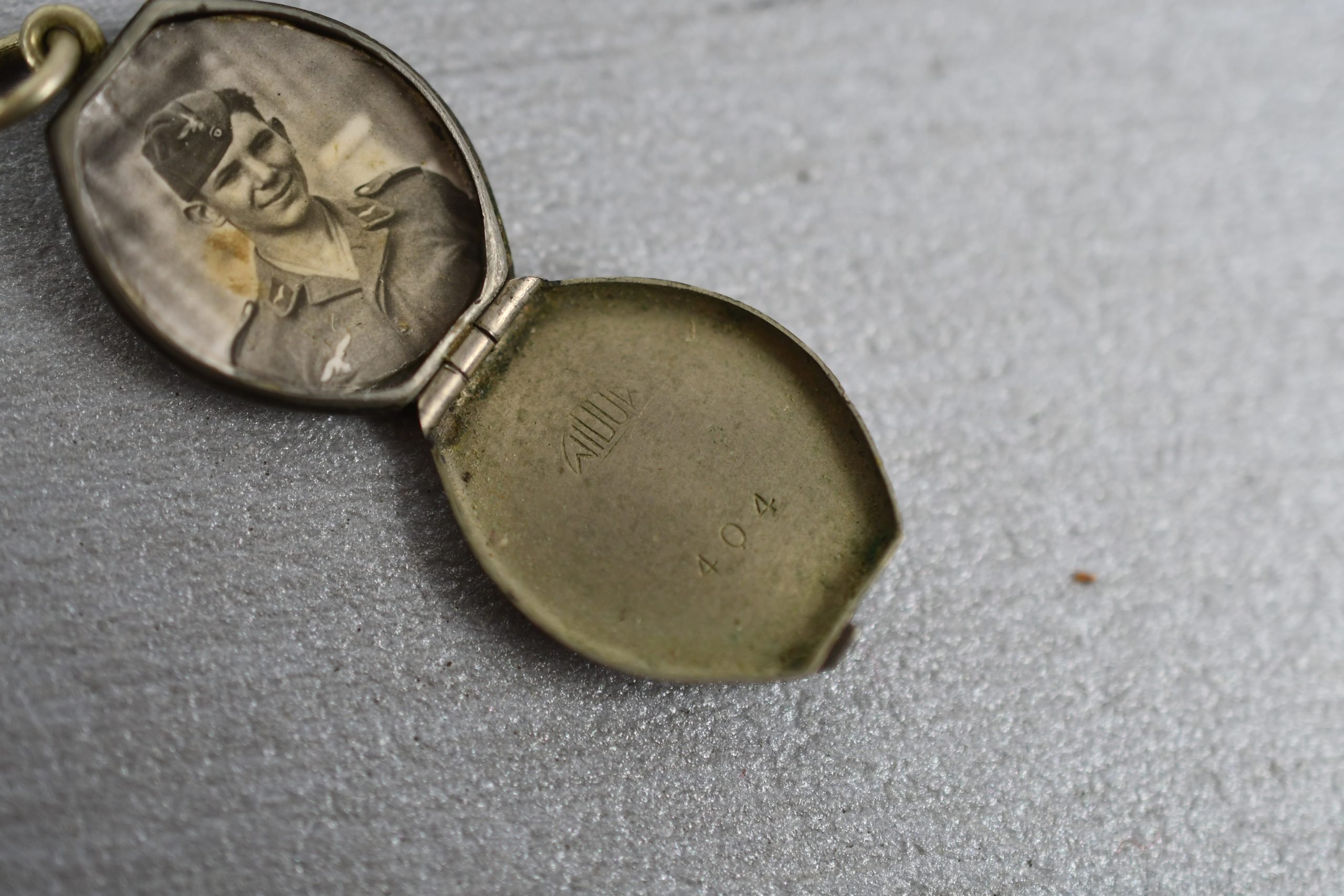 World War II Luftwaffe Sweetheart Locket with Portrait by WUUA — image 2