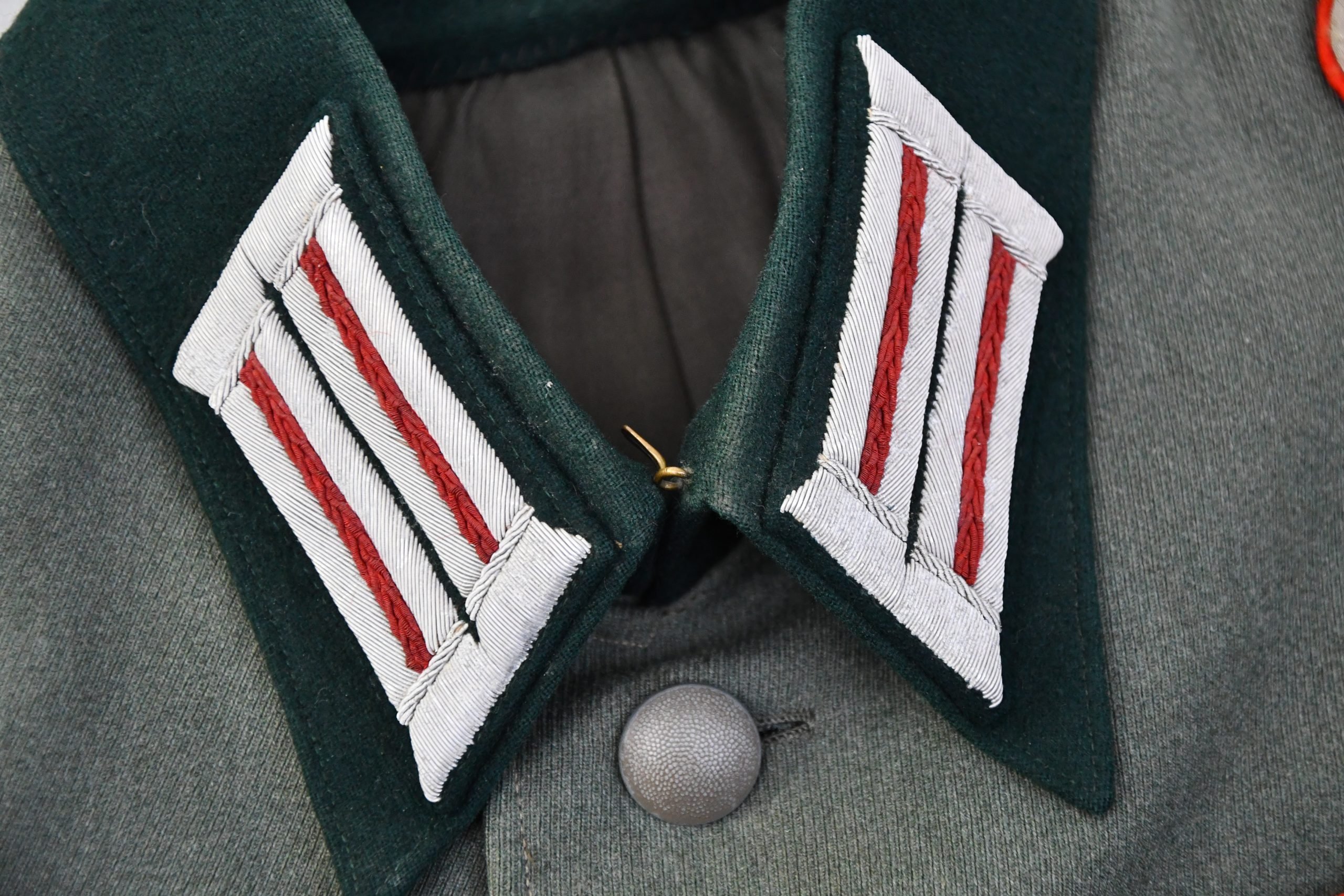 M36 army (Heer) officer Feldbluse for Oberleutnant — image 6