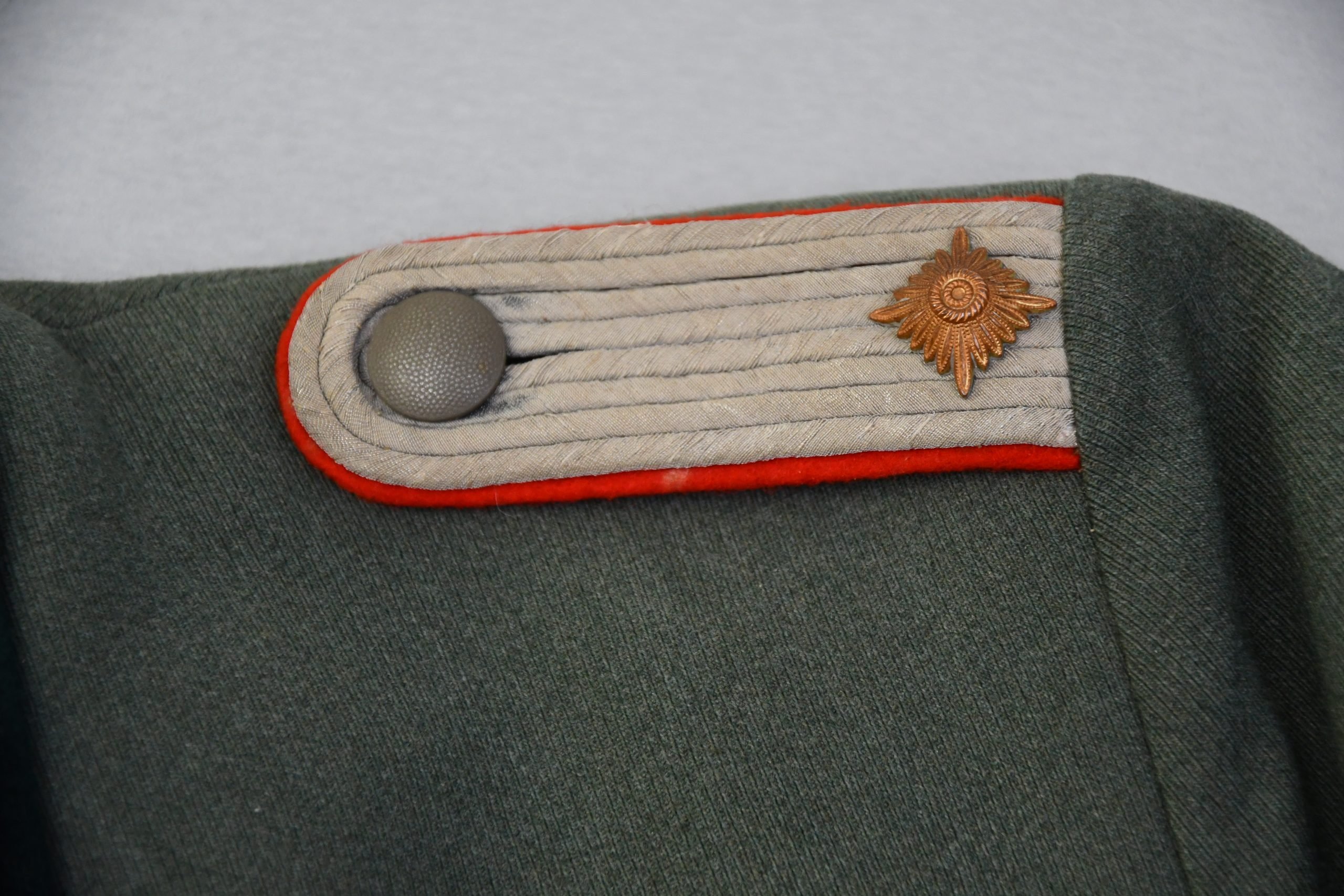 M36 army (Heer) officer Feldbluse for Oberleutnant — image 8