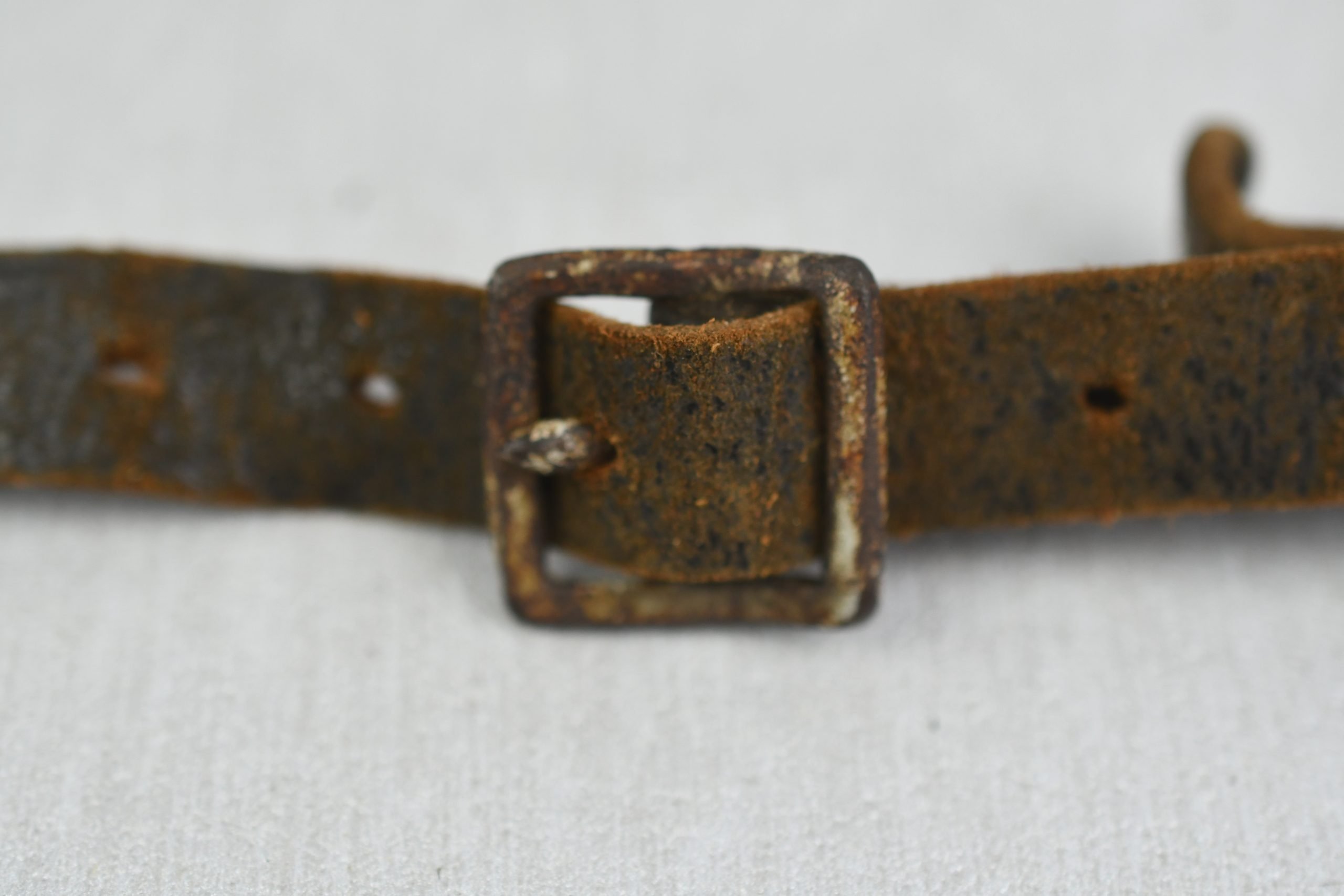 German helmet chin strap ca. 1941 — image 3