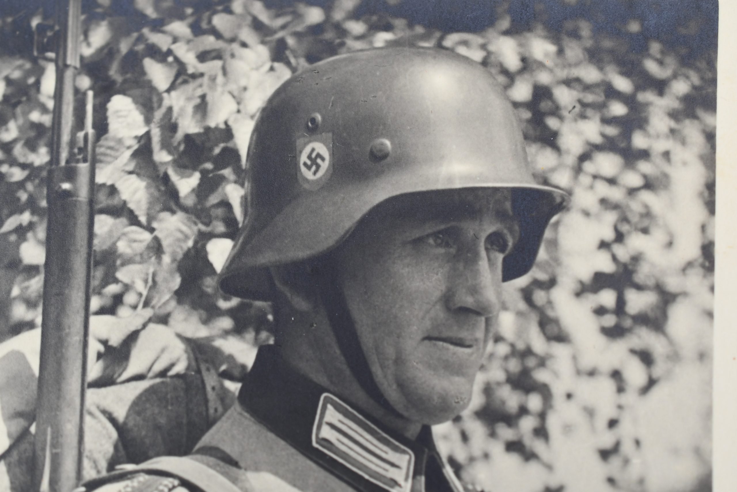 Polizei portrait photograph with double decal steel helmet 13 x 8 — image 2