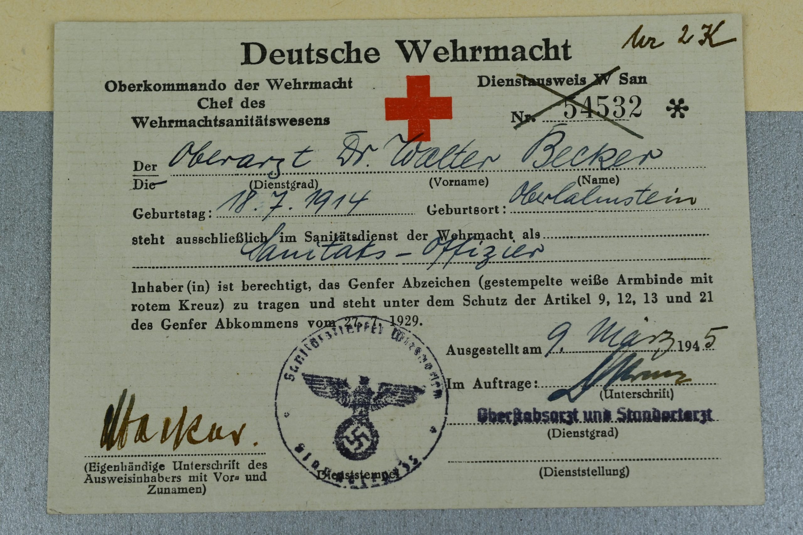 WW2 army (Heer) Medical Officer 'Sanitäter' ID & Certificate Oberarzt Dr. Walter Becker 1945 — image 2