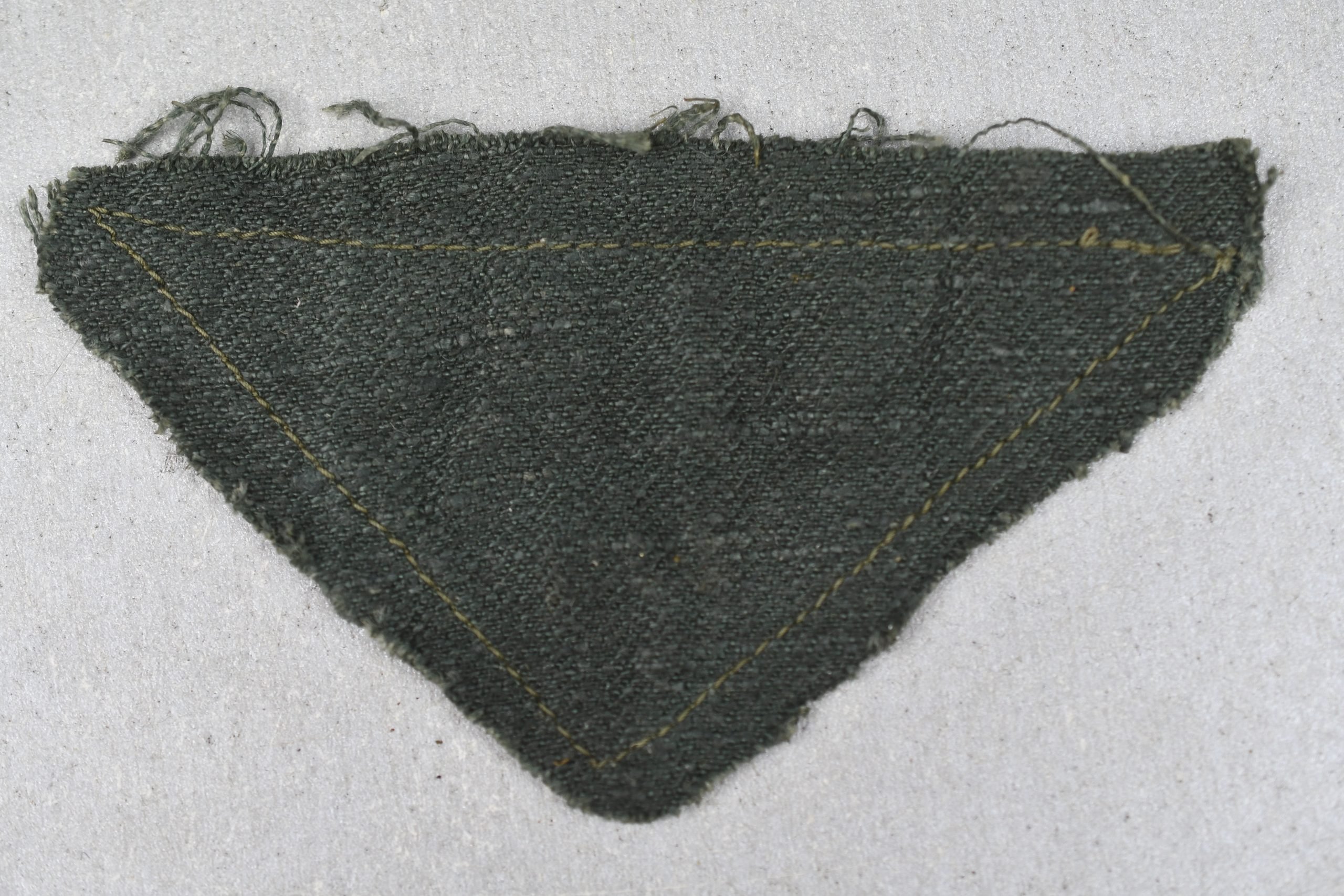 Uniform removed 'cut-off' army (Heer) breast eagle — image 2