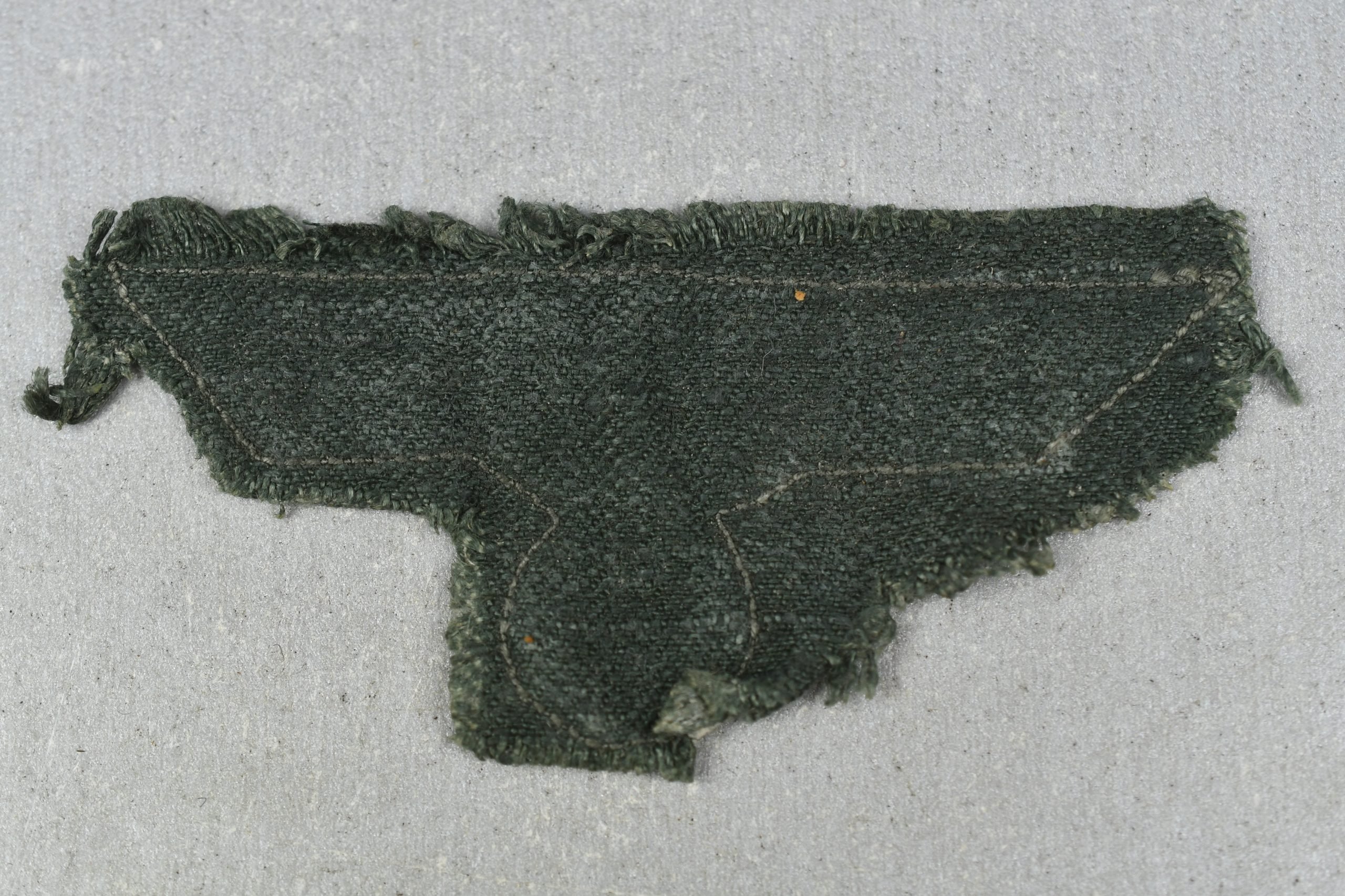 Uniform removed 'cut-off' army (Heer) breast eagle — image 2