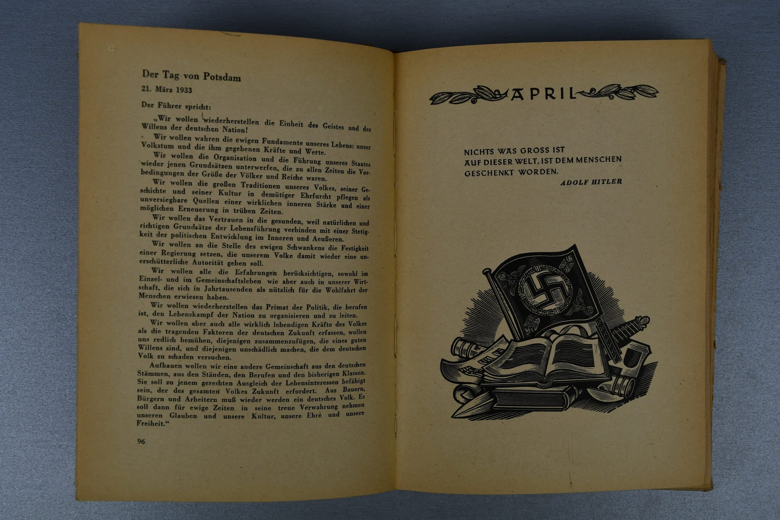 Hardcover book Das Deutsche Hausbuch, published in 1943 by Zentralverlag der NSDAP — image 4