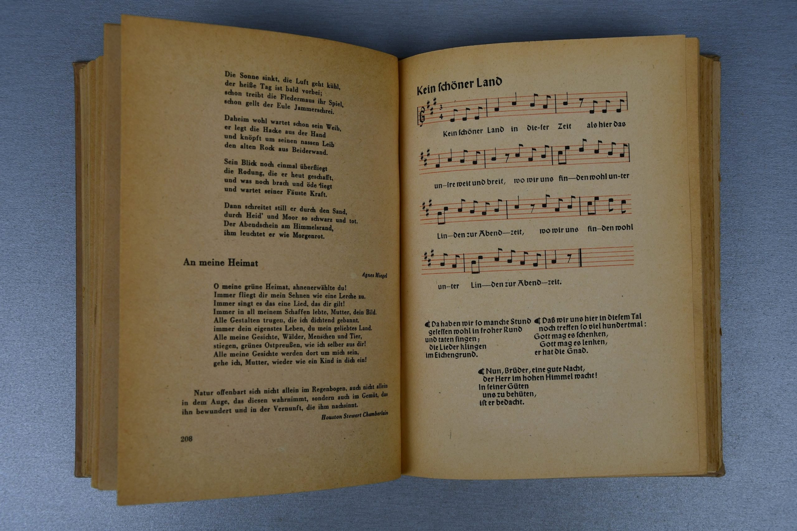 Hardcover book Das Deutsche Hausbuch, published in 1943 by Zentralverlag der NSDAP — image 5