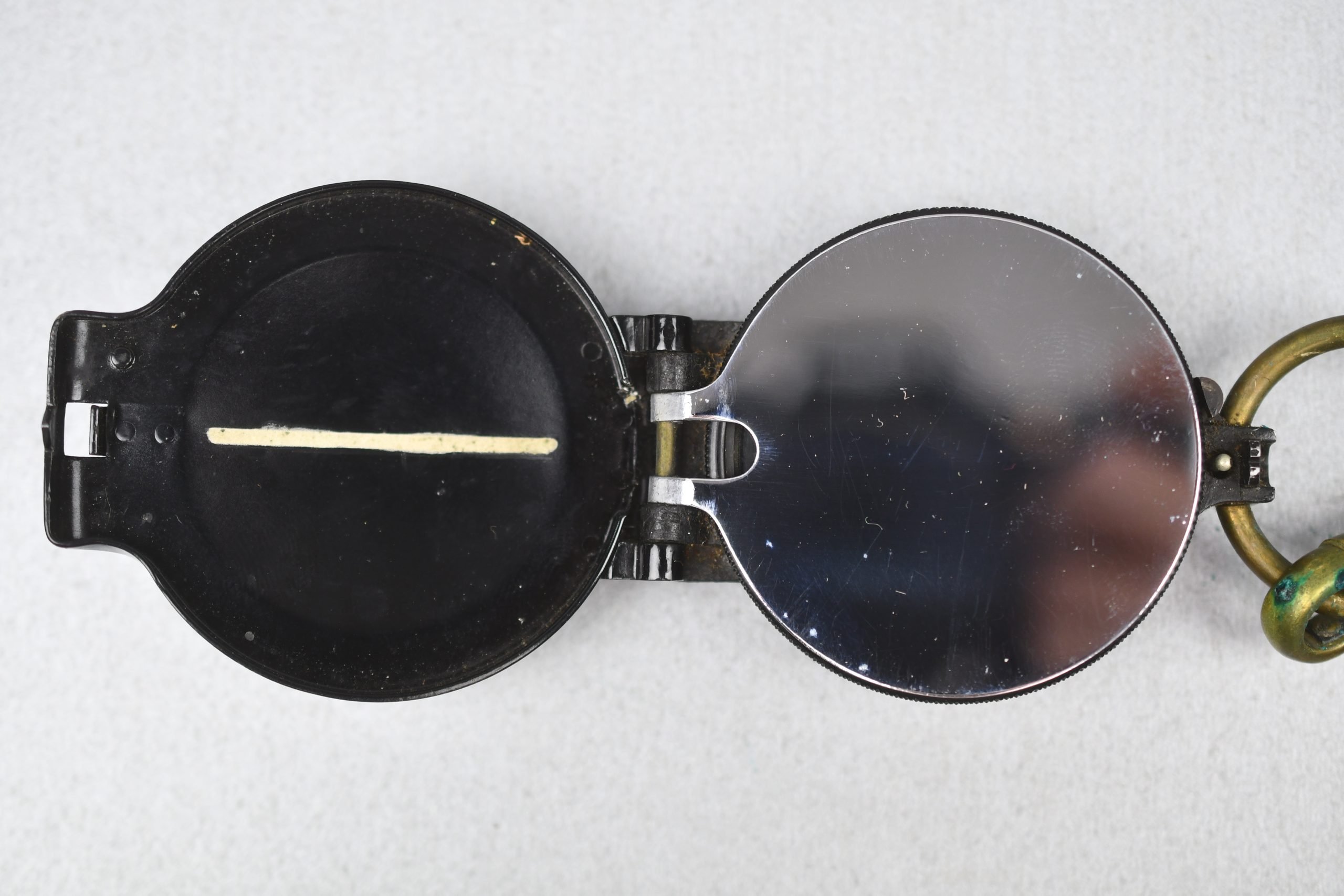 Wehrmacht standard field compass 'Marschkompaß' by MK with matching strap — image 3