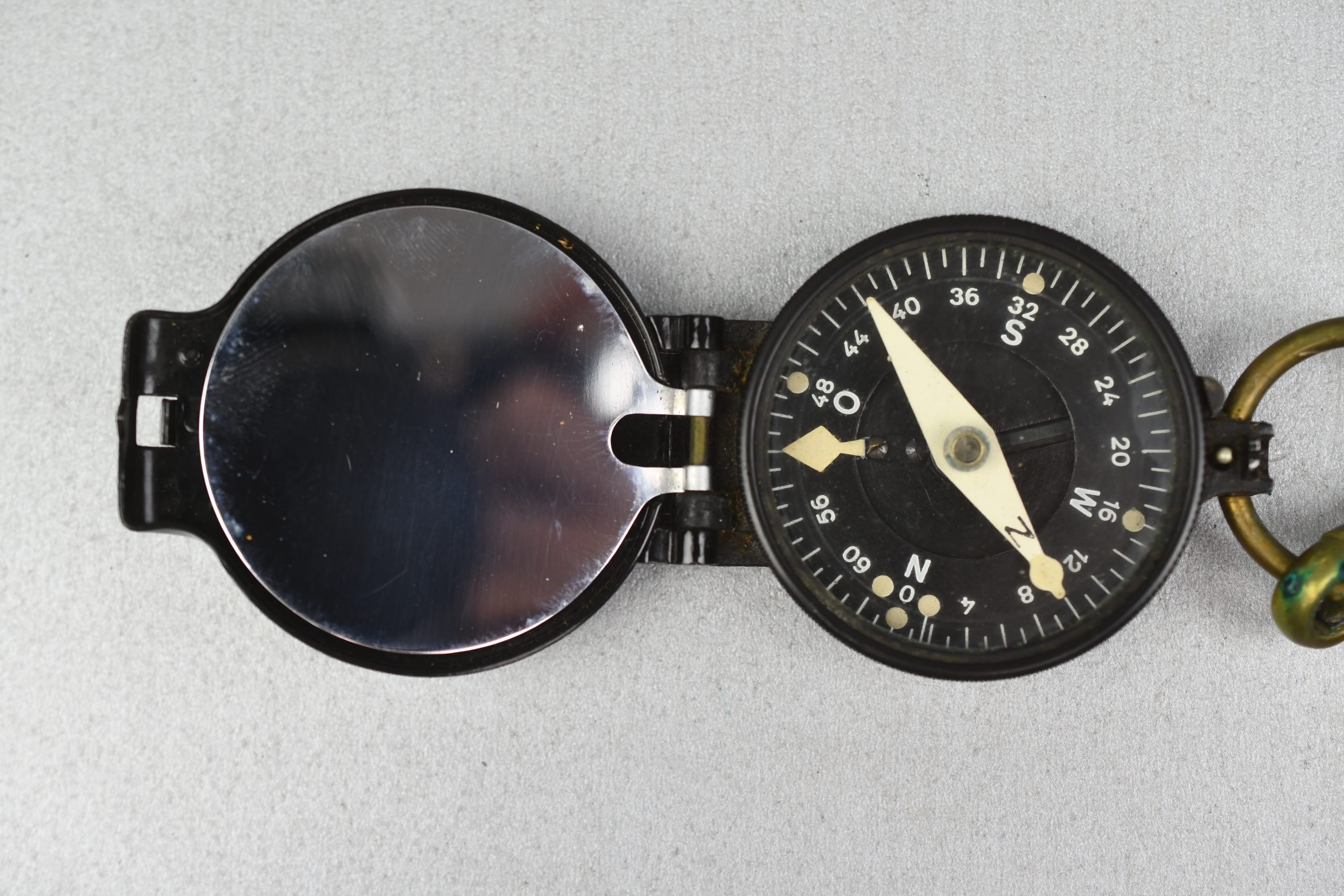 Wehrmacht standard field compass 'Marschkompaß' by MK with matching strap — image 4