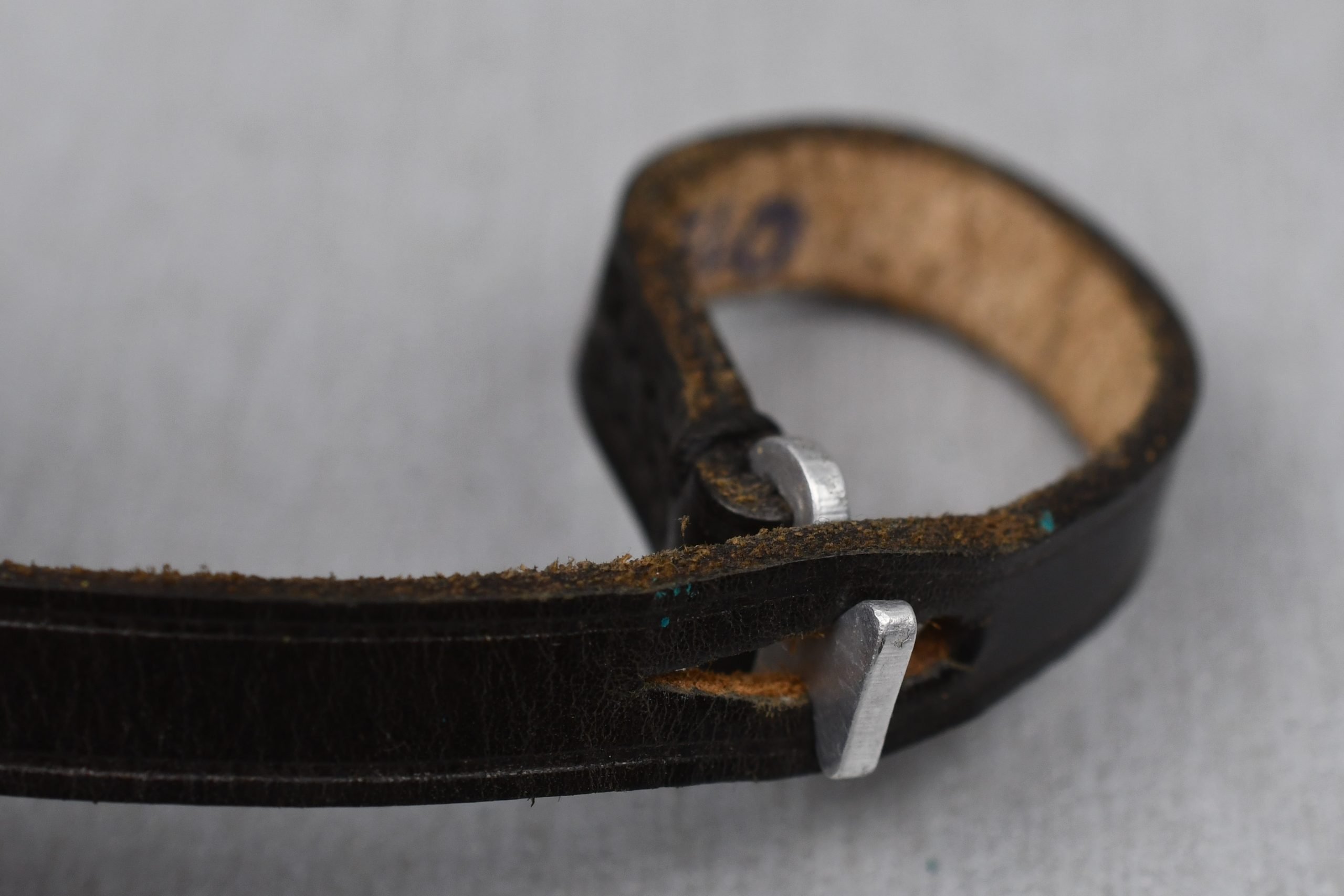 Wehrmacht standard field compass 'Marschkompaß' by MK with matching strap — image 8