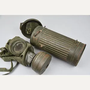 Wehrmacht M31 gas mask with canister 1939