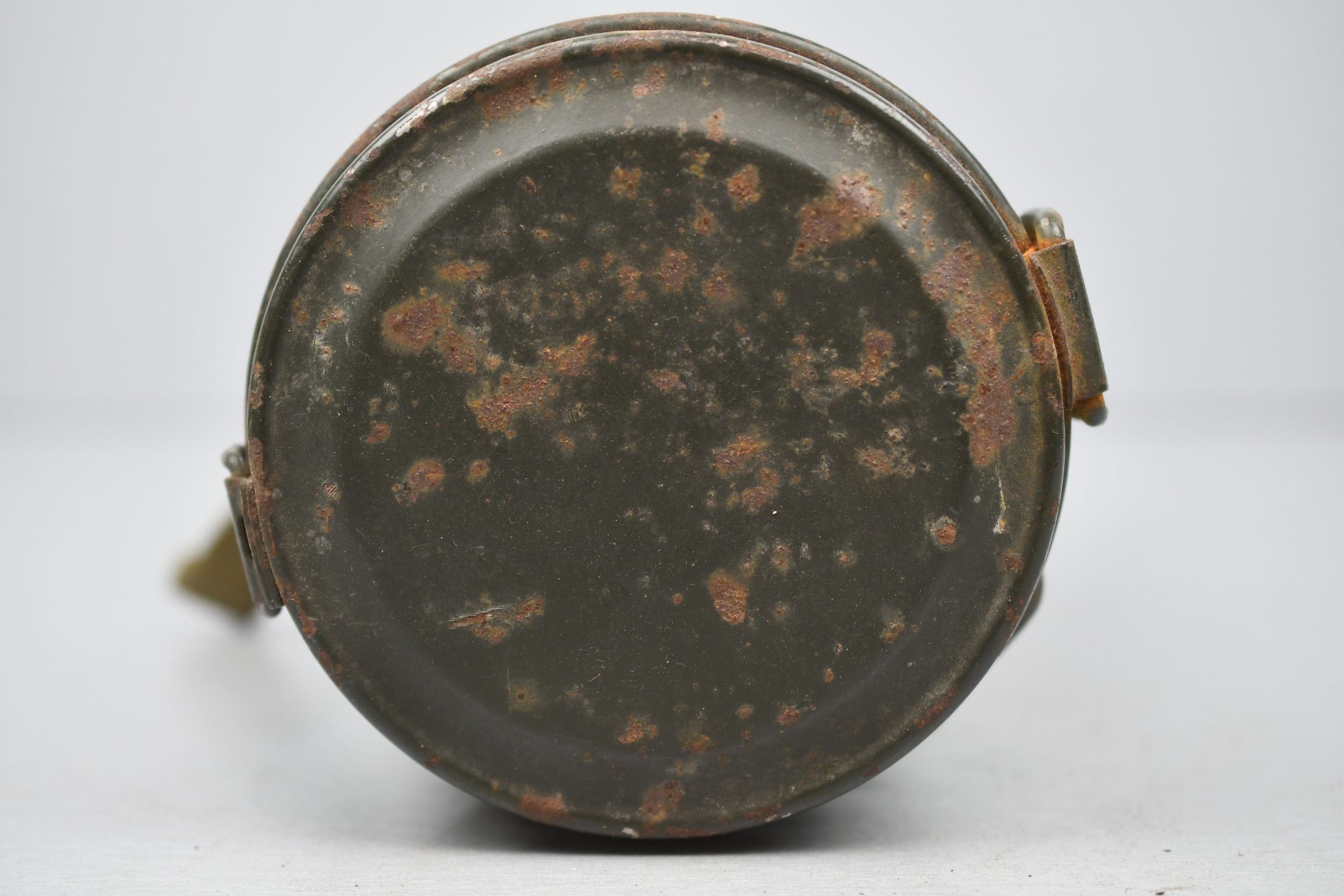 Wehrmacht M31 gas mask with canister 1944 — image 10