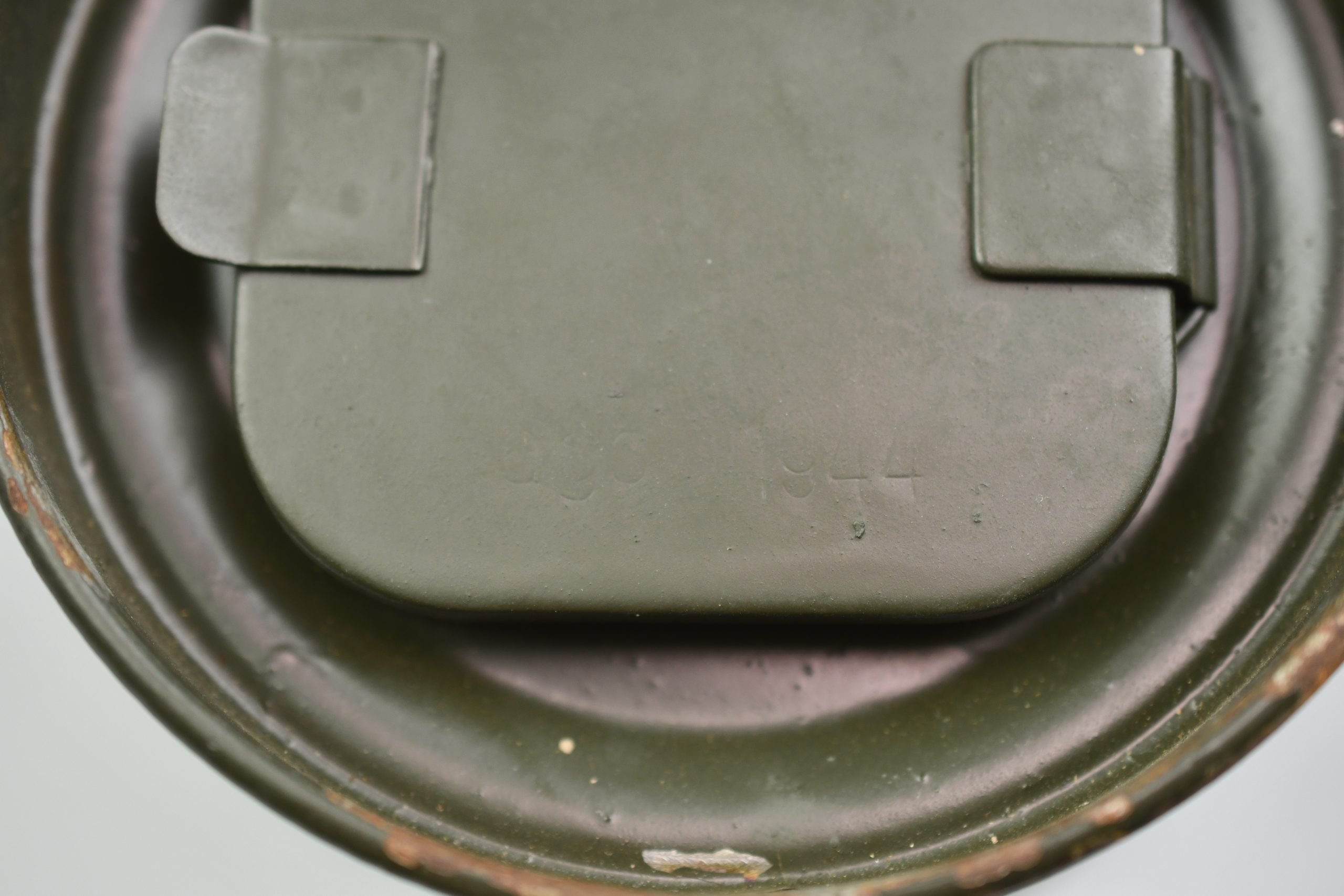 Wehrmacht M31 gas mask with canister 1944 — image 12