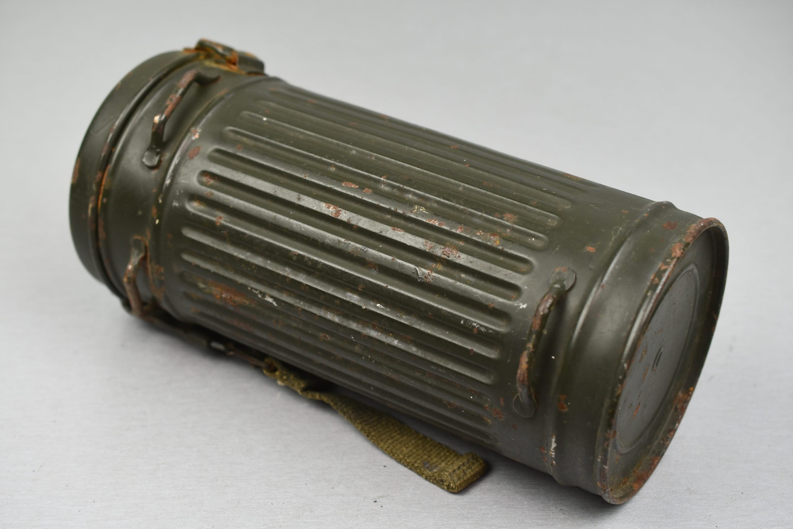 Wehrmacht M31 gas mask with canister 1944 — image 8