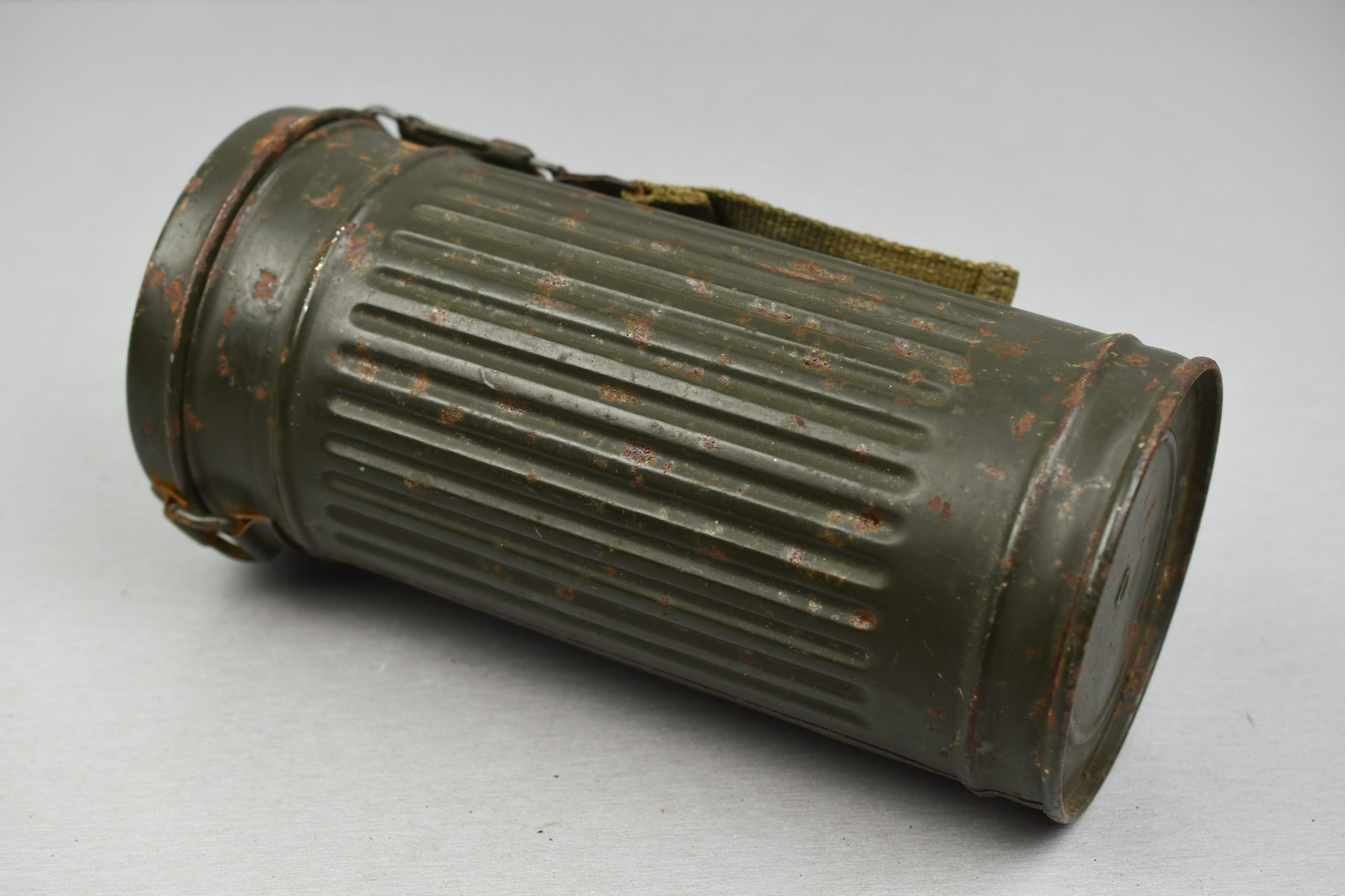 Wehrmacht M31 gas mask with canister 1944 — image 9