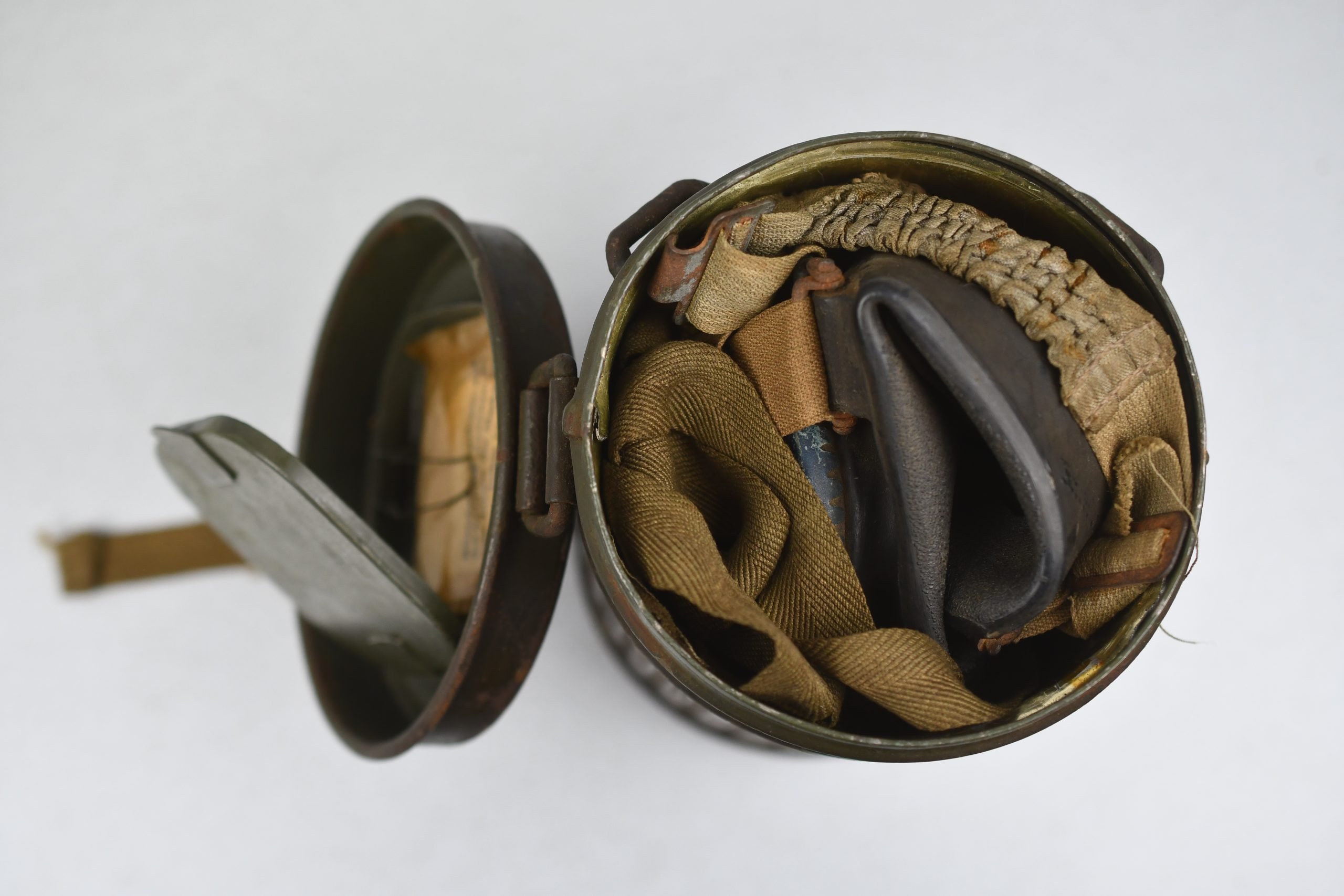 Wehrmacht M31 gas mask with reissued short canister 1937 — image 18