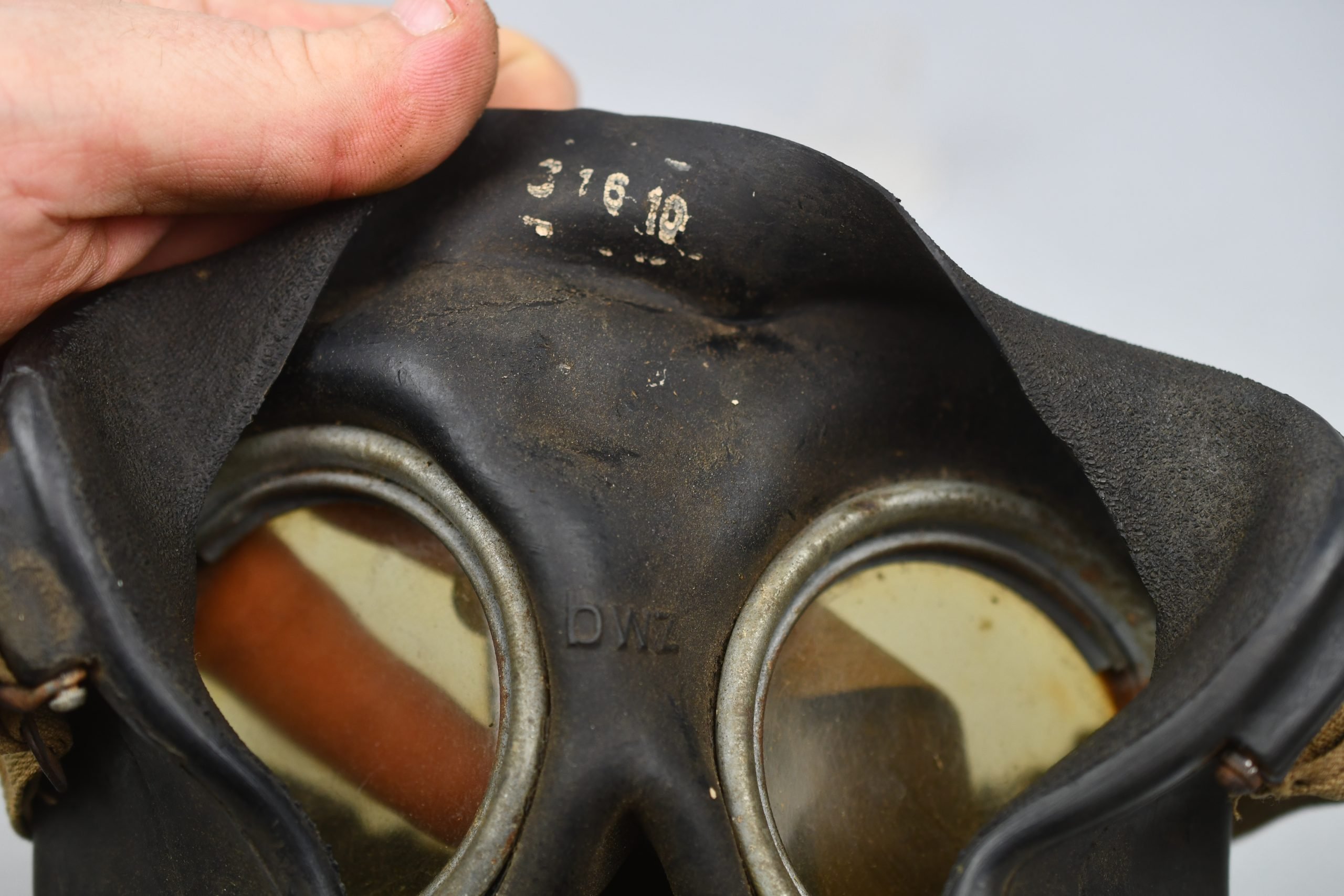 Wehrmacht M31 gas mask with reissued short canister 1937 — image 5