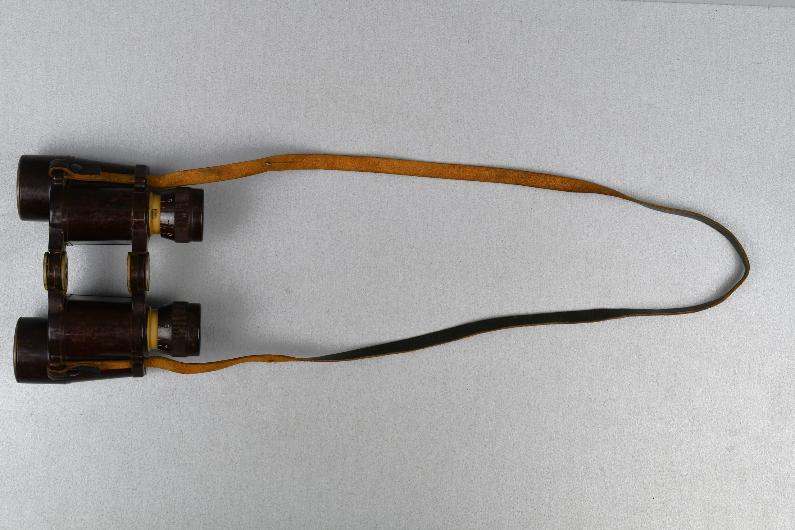 RARE Wehrmacht bakelite 6×30 binoculars 'Dienstglast' by CNX — image 12