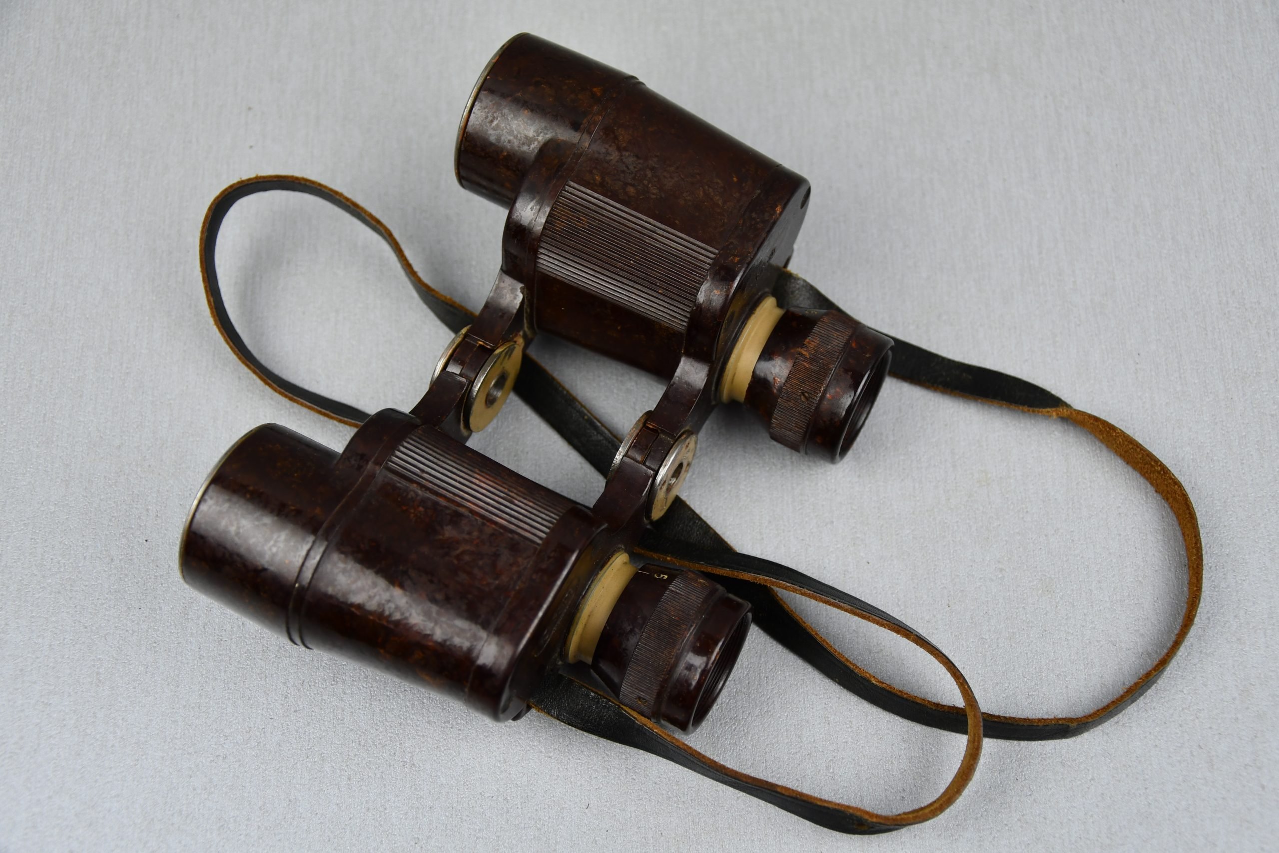 RARE Wehrmacht bakelite 6×30 binoculars 'Dienstglast' by CNX — image 2