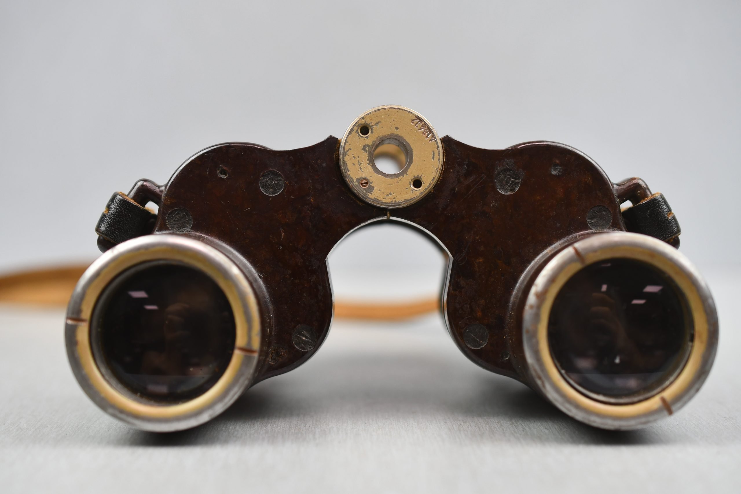 RARE Wehrmacht bakelite 6×30 binoculars 'Dienstglast' by CNX — image 3