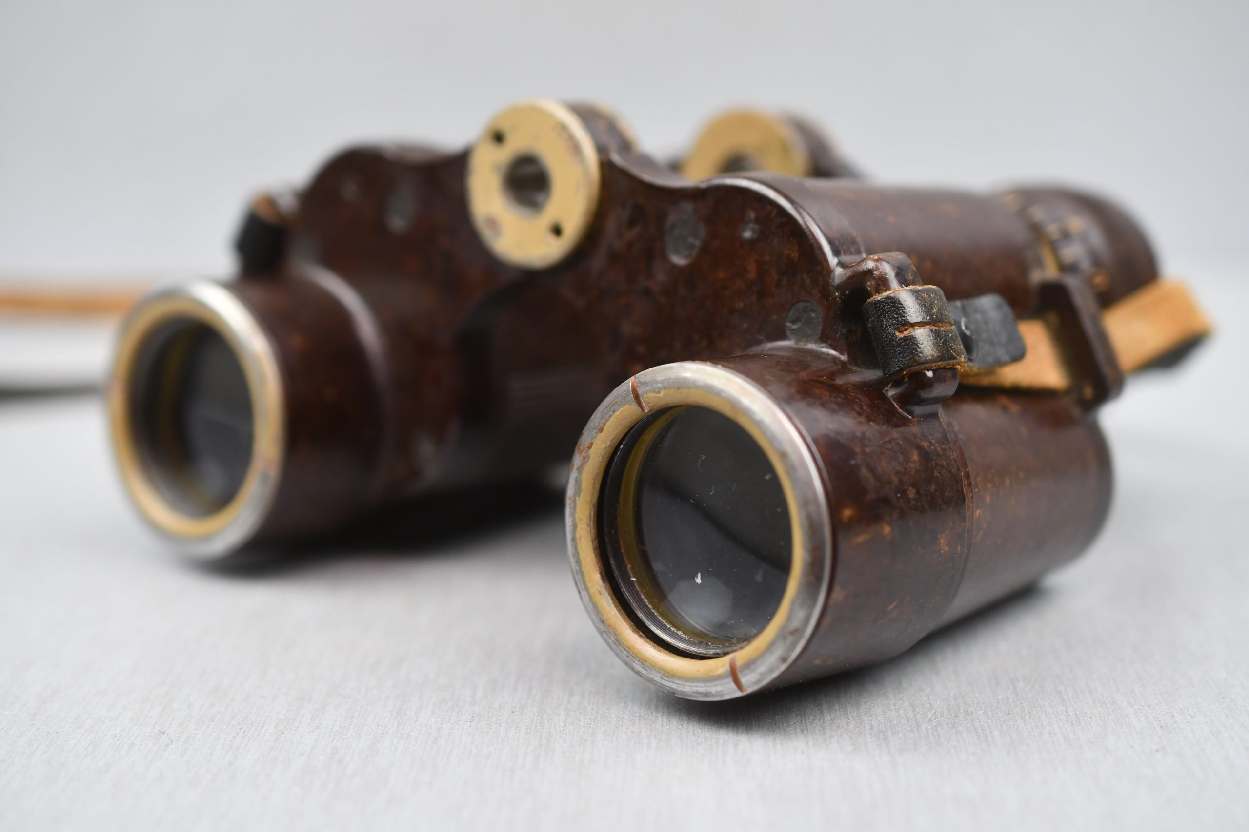 RARE Wehrmacht bakelite 6×30 binoculars 'Dienstglast' by CNX — image 4