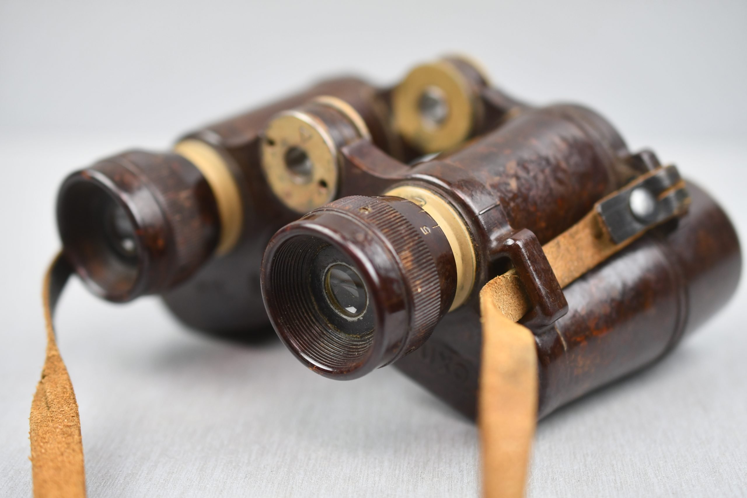 RARE Wehrmacht bakelite 6×30 binoculars 'Dienstglast' by CNX — image 8
