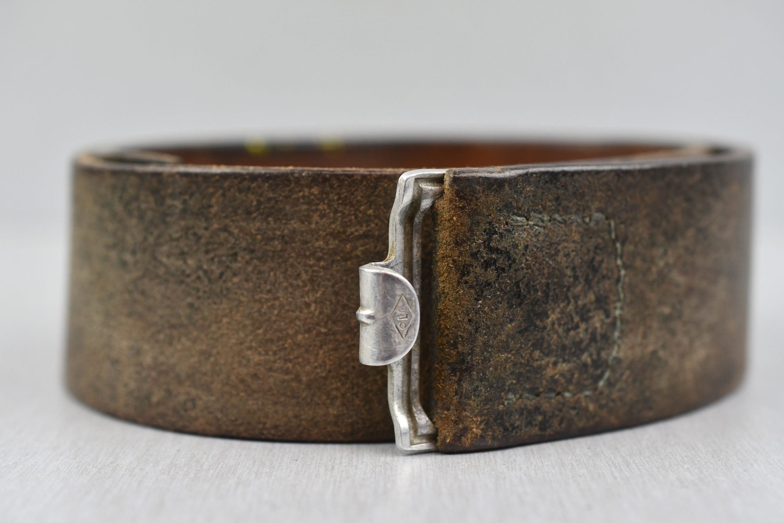 Waffen-SS aluminum belt buckle by SS 36/40 RZM 'Overhoff & Cie'with SS marked belt — image 3