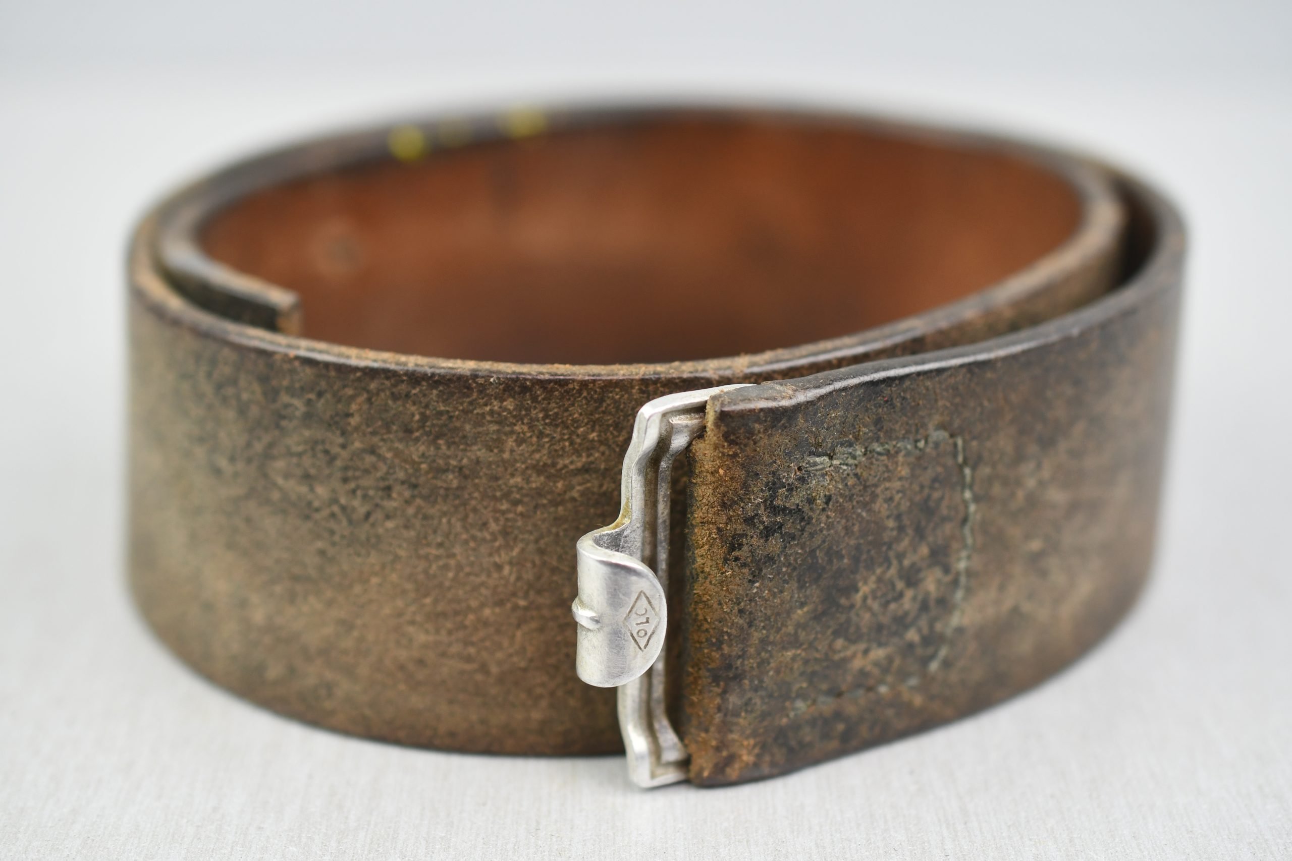 Waffen-SS aluminum belt buckle by SS 36/40 RZM 'Overhoff & Cie'with SS marked belt — image 4