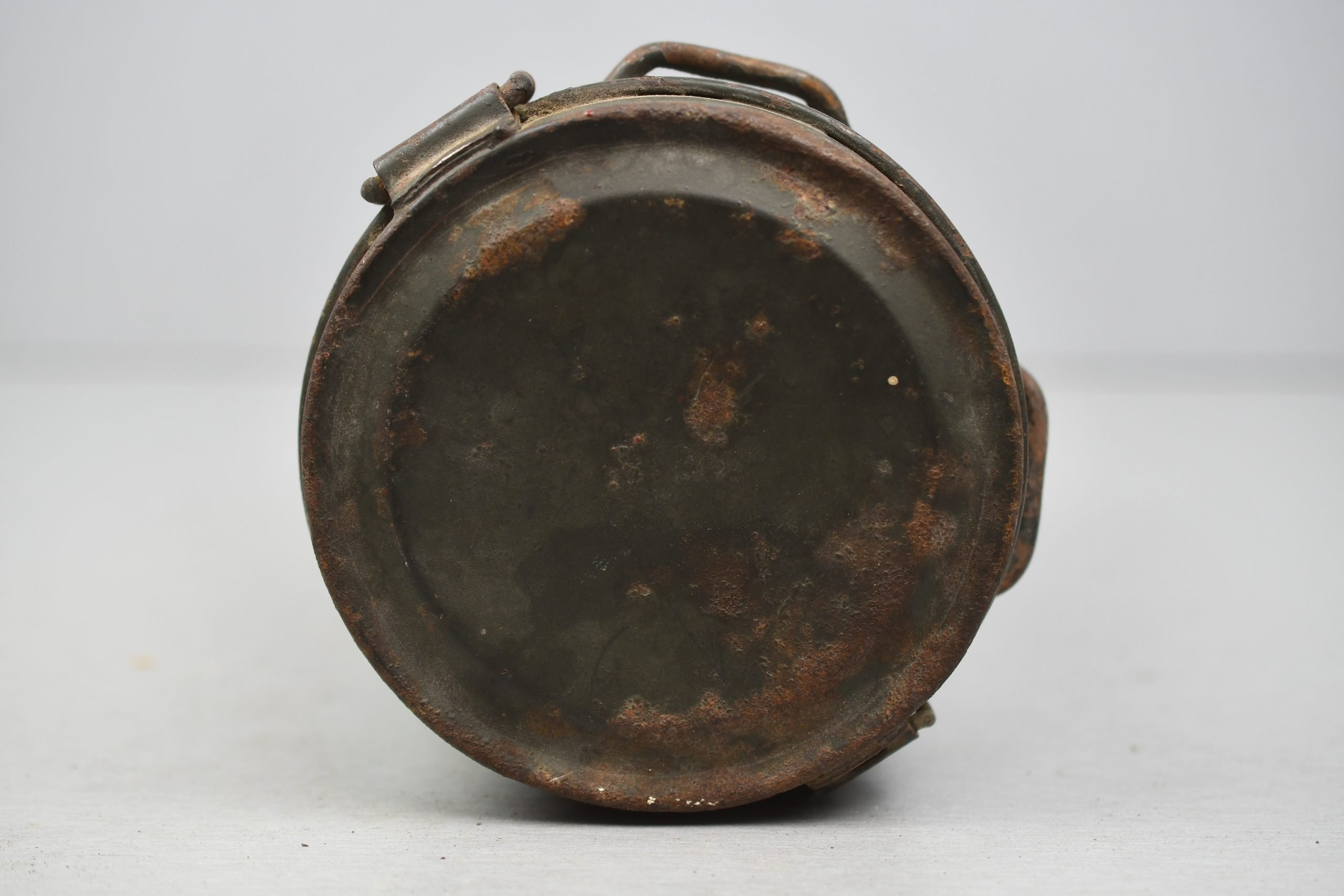 Wehrmacht M31 gas mask with canister 1944 — image 11