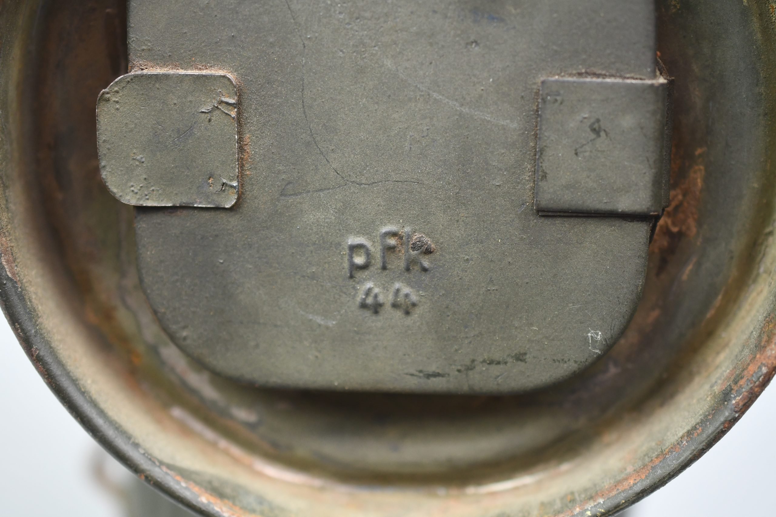 Wehrmacht M31 gas mask with canister 1944 — image 14