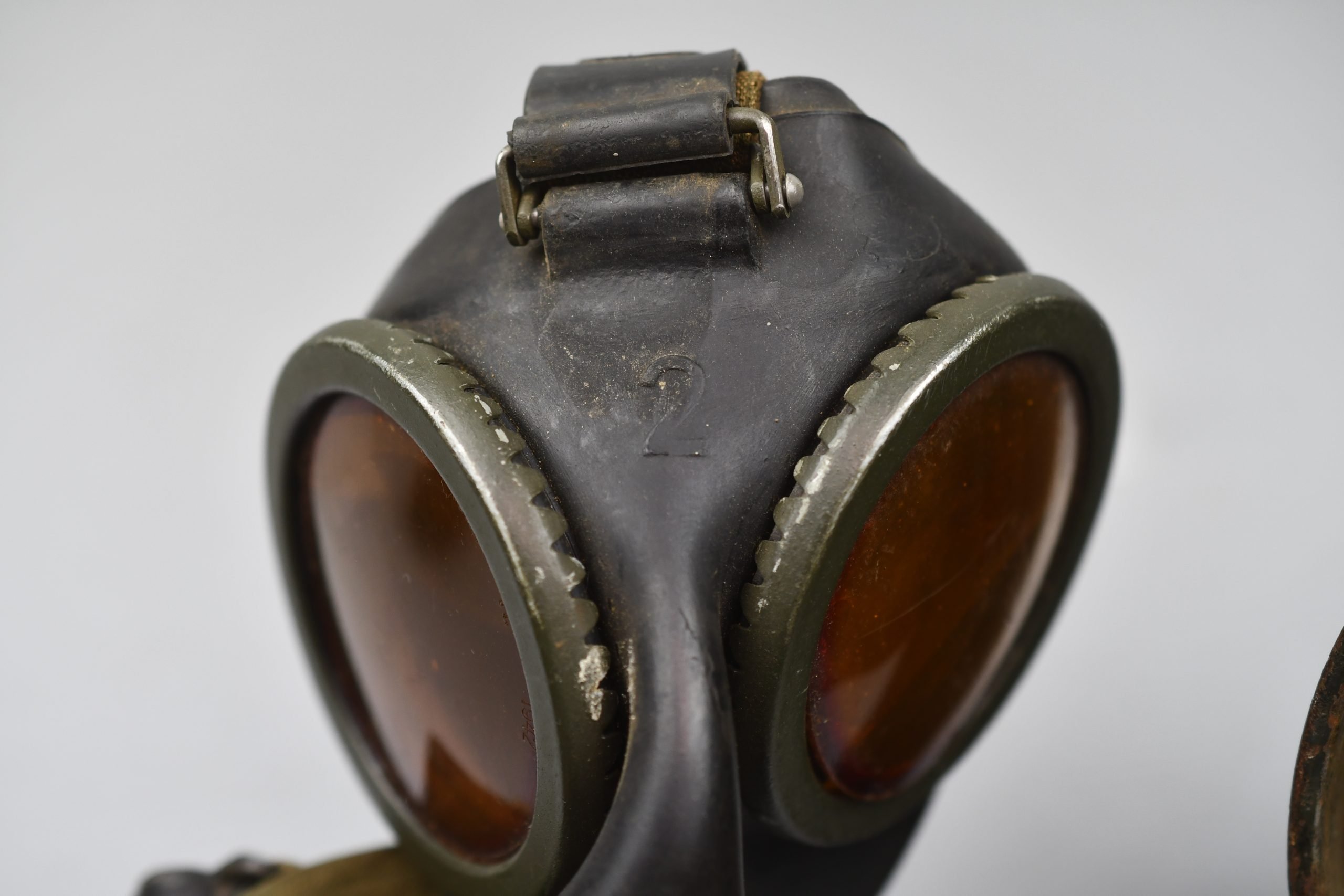 Wehrmacht M31 gas mask with canister 1944 — image 15