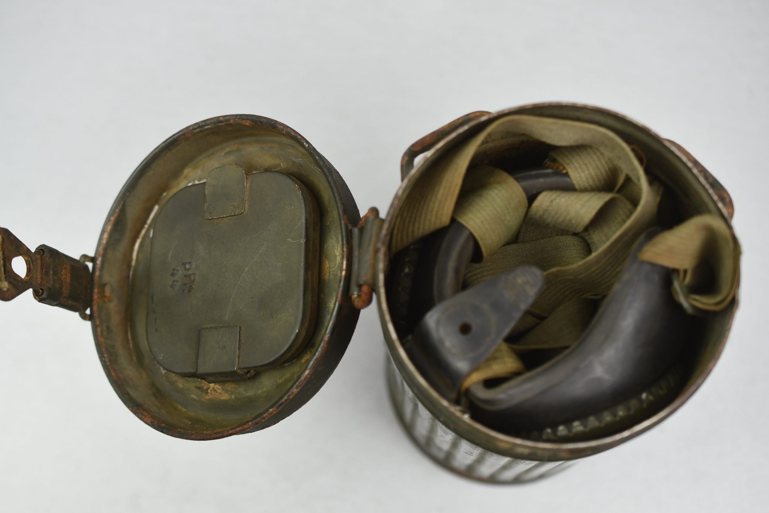 Wehrmacht M31 gas mask with canister 1944 — image 16
