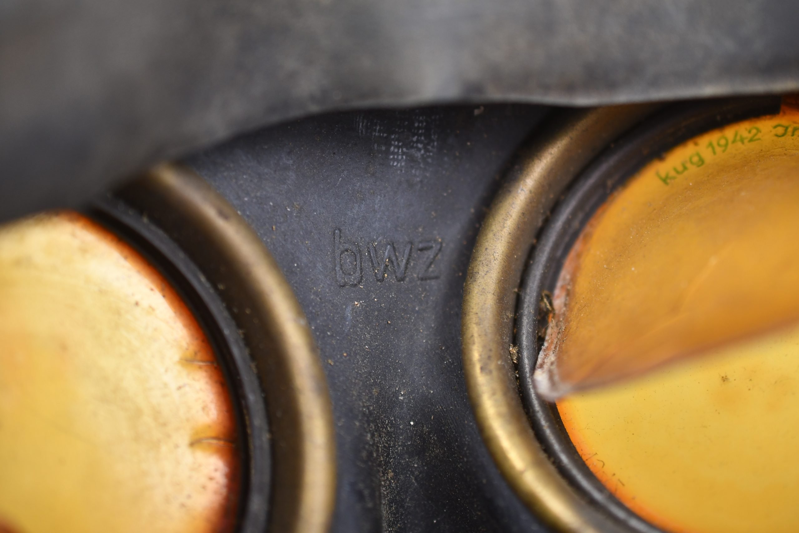 Wehrmacht M31 gas mask with canister 1944 — image 6