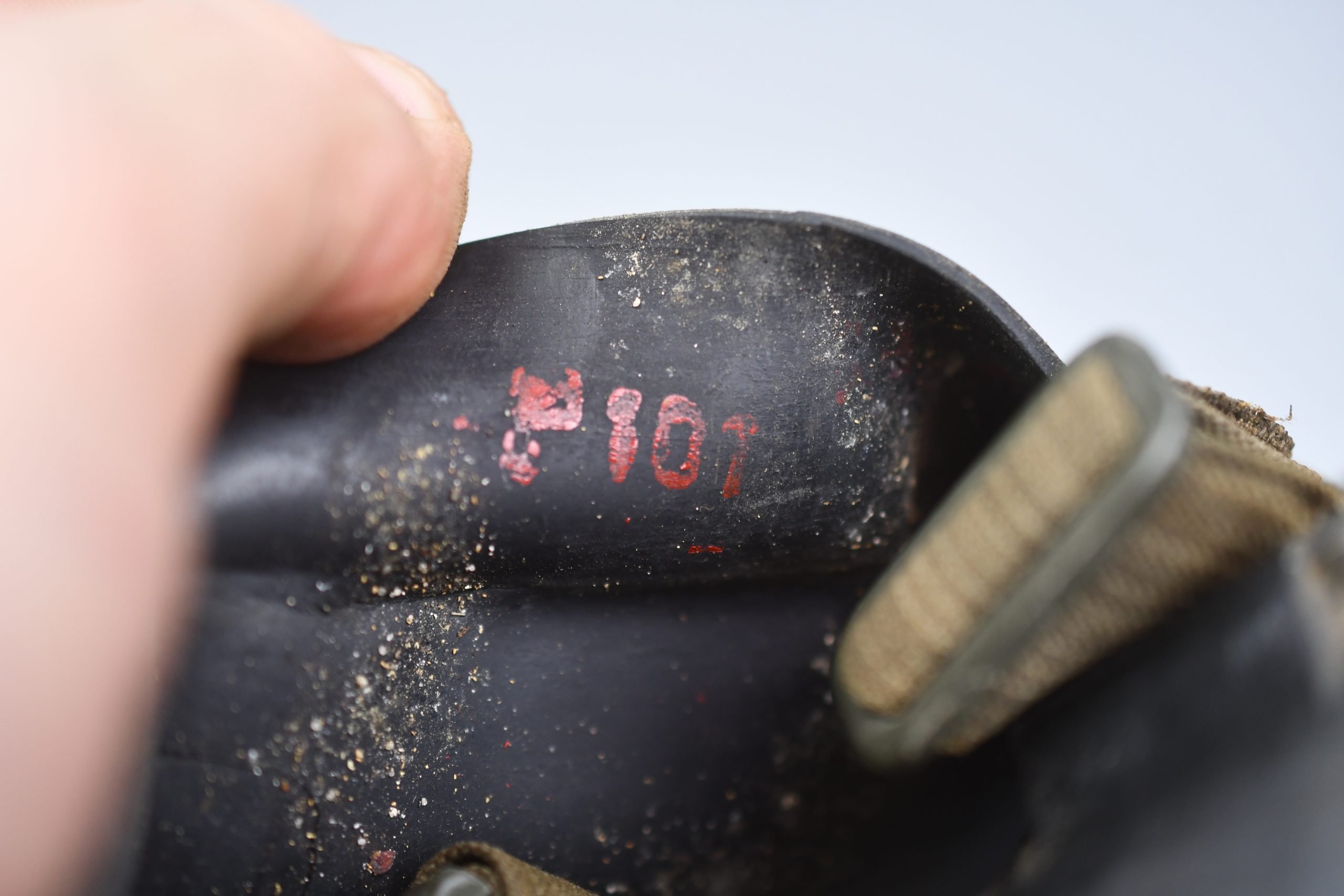 Wehrmacht M31 gas mask with canister 1944 — image 7